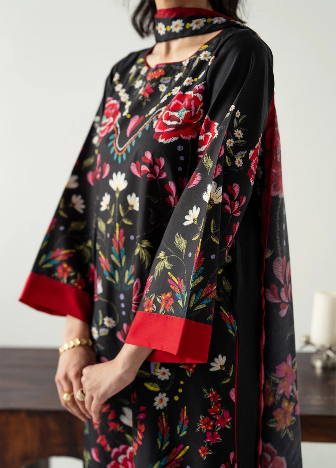 Zaymal Women RTW Printed Blended Lawn 3 Piece Suit RED-BLACK Casual Collection