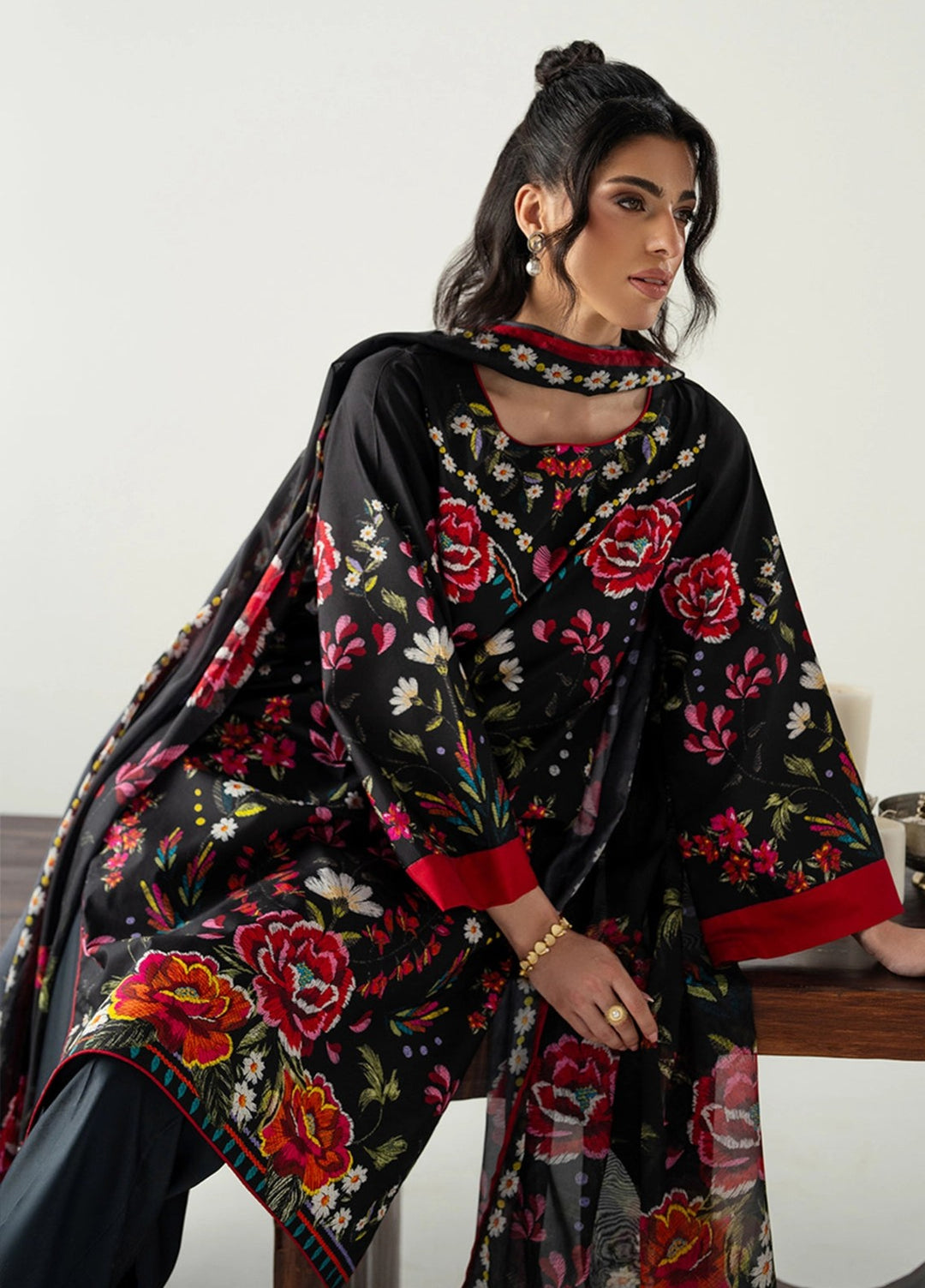 Zaymal Women RTW Printed Blended Lawn 3 Piece Suit RED-BLACK Casual Collection