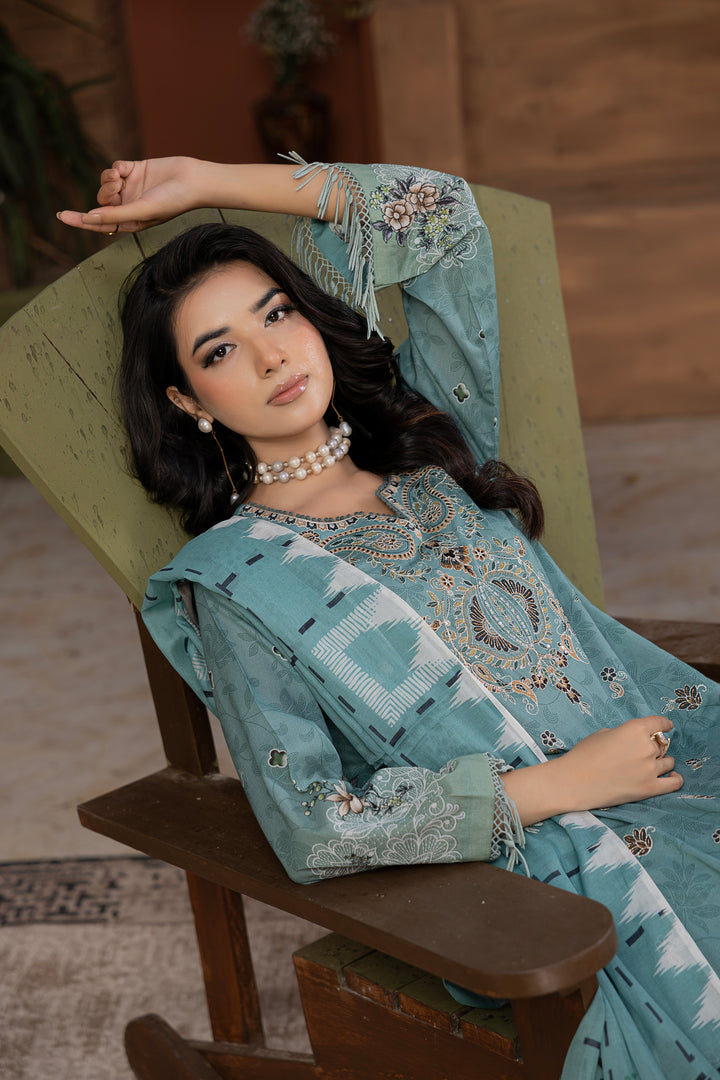 Noore Luxe by Waresha RTW Embroidered Lawn 3 Piece Suit Roshan Ara Festive Collection