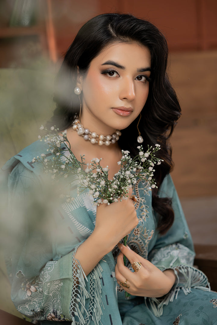 Noore Luxe by Waresha RTW Embroidered Lawn 3 Piece Suit Roshan Ara Festive Collection