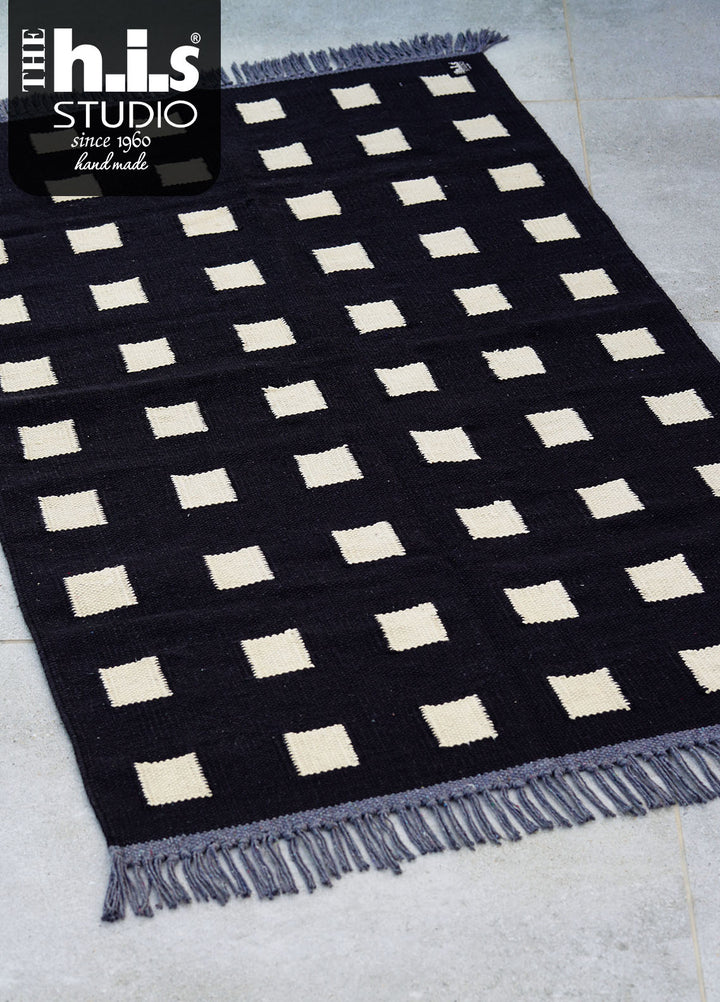 Box R-25005-Black/Bone