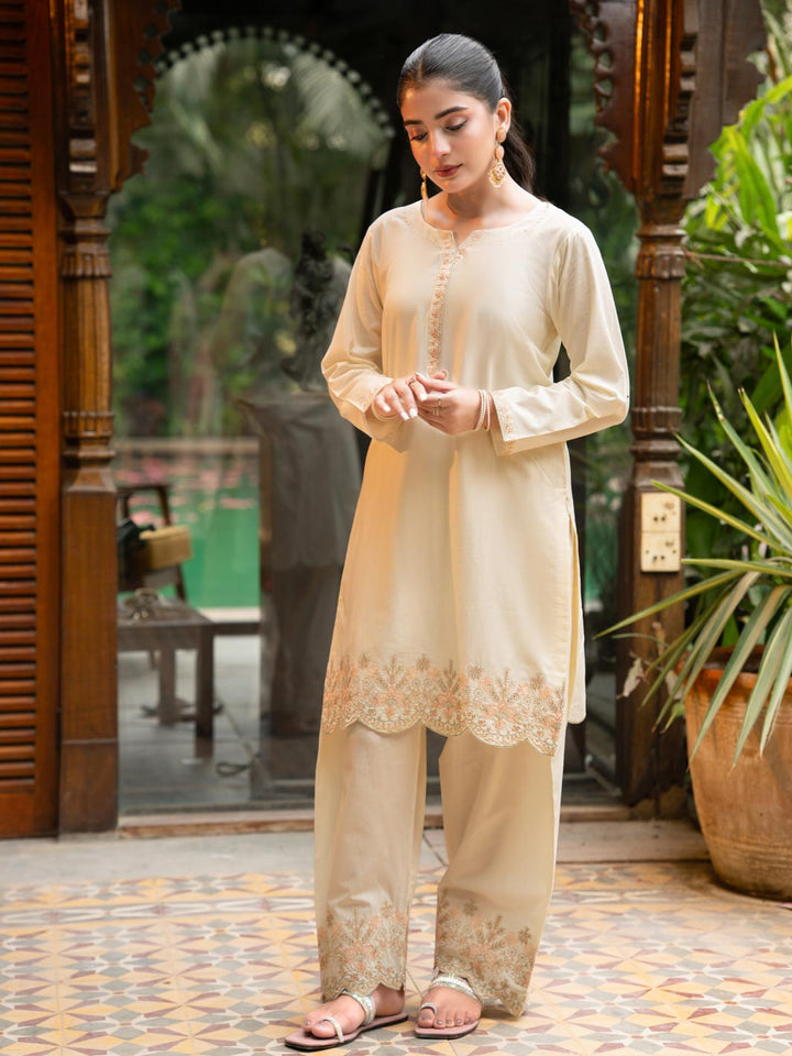 Rang e Bahar by Tng Women Pret Embroidered 2 Piece Shaffaf - Winter Collection