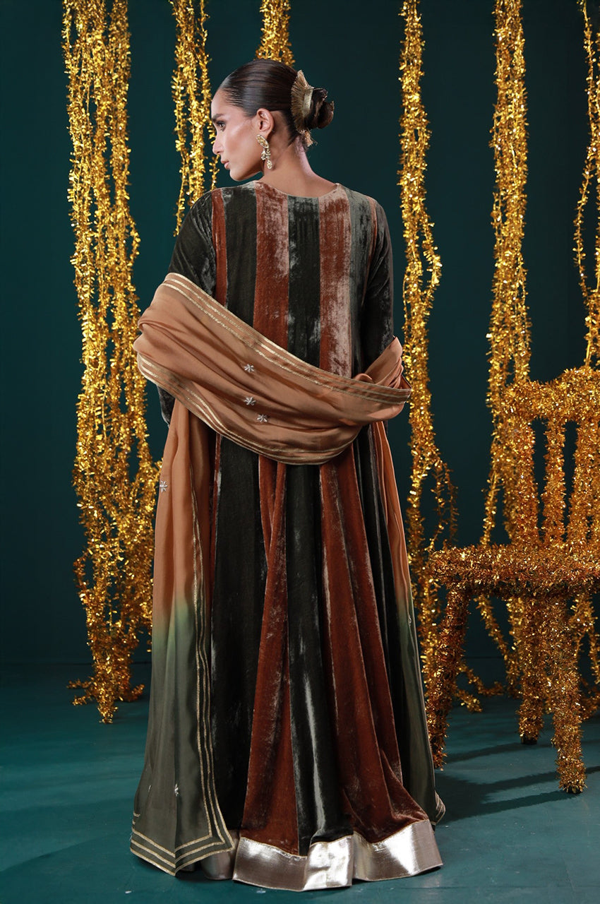 Makhmal From Nizka By Nida Rehan RTW Hand work Velvet 2 Piece Suit Zarnish - Festive Collection