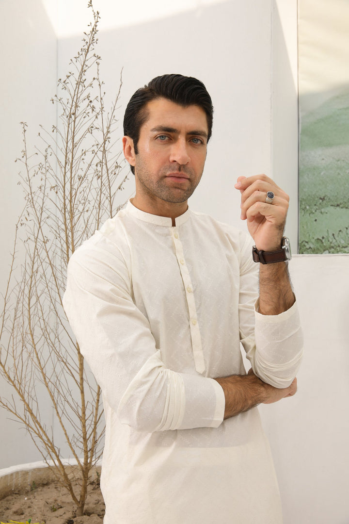 Muraqsh Ready To Wear   Men Bosky White Cotton Embroidered Kurta Trouser MUR-BWECK - Summer Collection