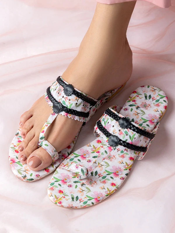 Maa aur Mai by TJK Designs Printed Footwear Oeillet Kholapuri - Casual Collection