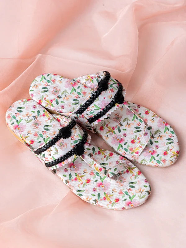 Maa aur Mai by TJK Designs Printed Footwear Oeillet Kholapuri - Casual Collection