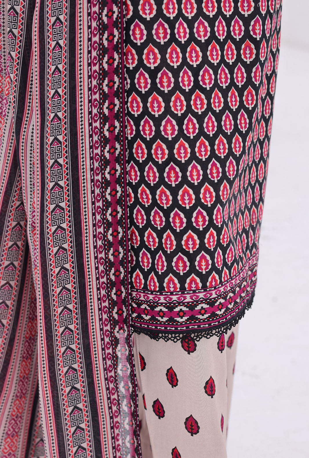 Daily Wear by HZ Textiles Unstitched Embroidered Lawn 3 Piece Suit PDW - 3319 Casual Collection