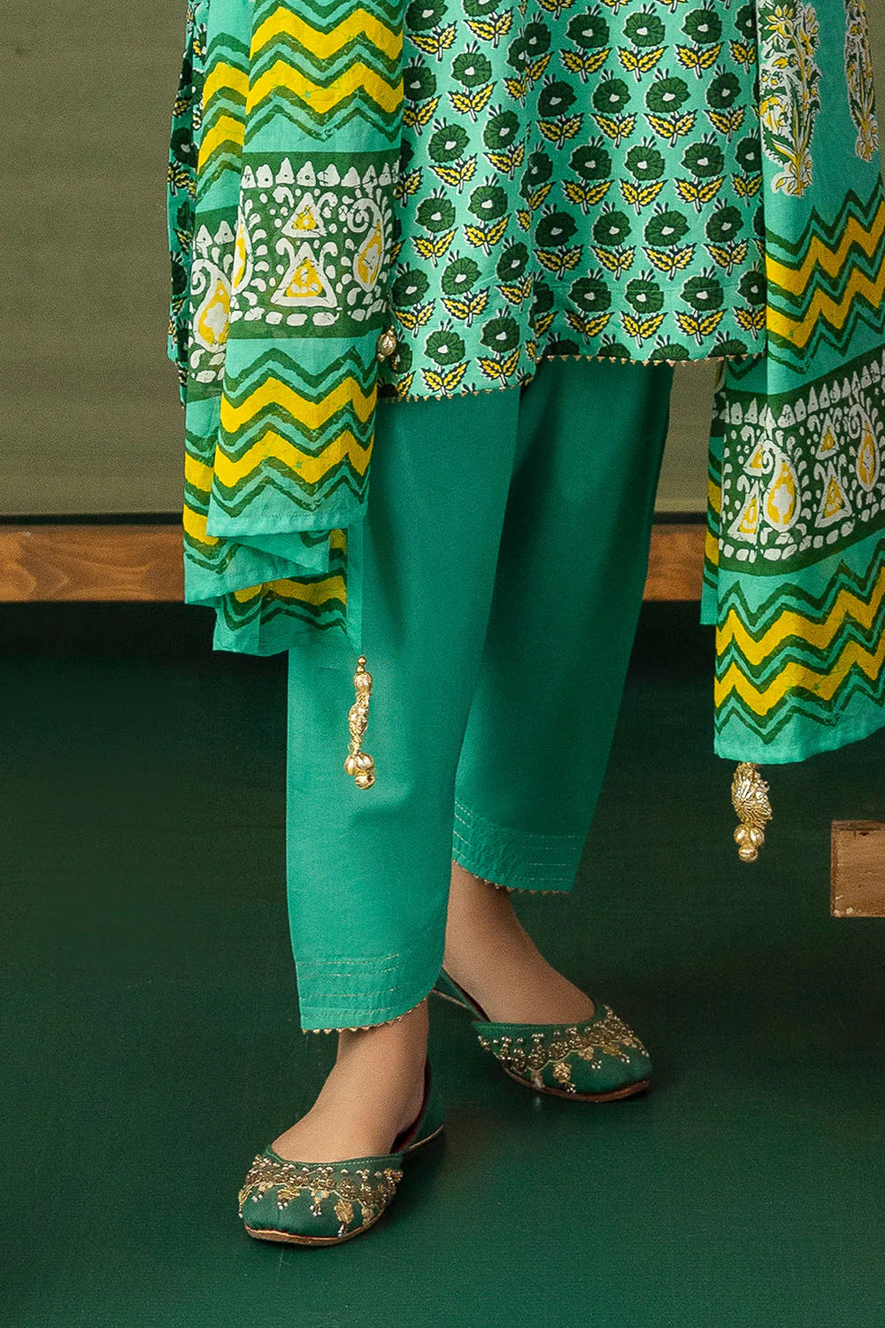 Heritage by Gul Ahmed Unstitched Embroidered Lawn 3 Piece Suit GA26UFH CL-62044 - Summer Collection