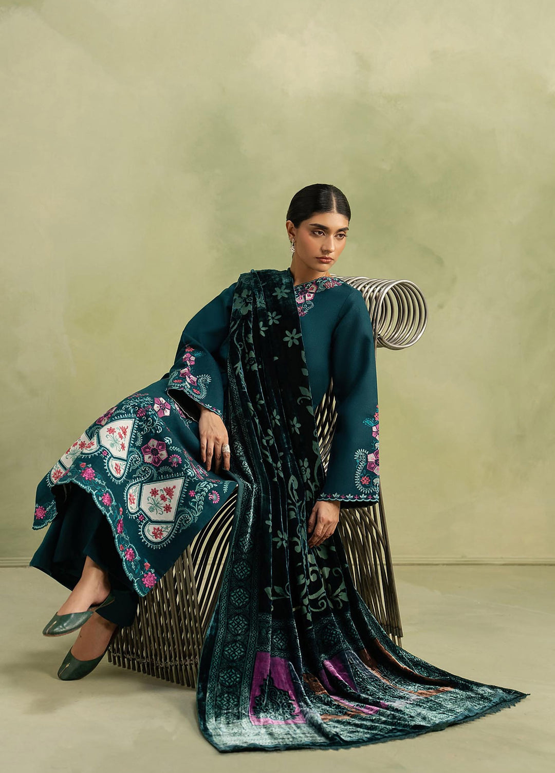 RajBari Exclusive Shawl Unstitched Embroidered Palachi 3 Piece Suit RB26UES 08 - Winter Collection