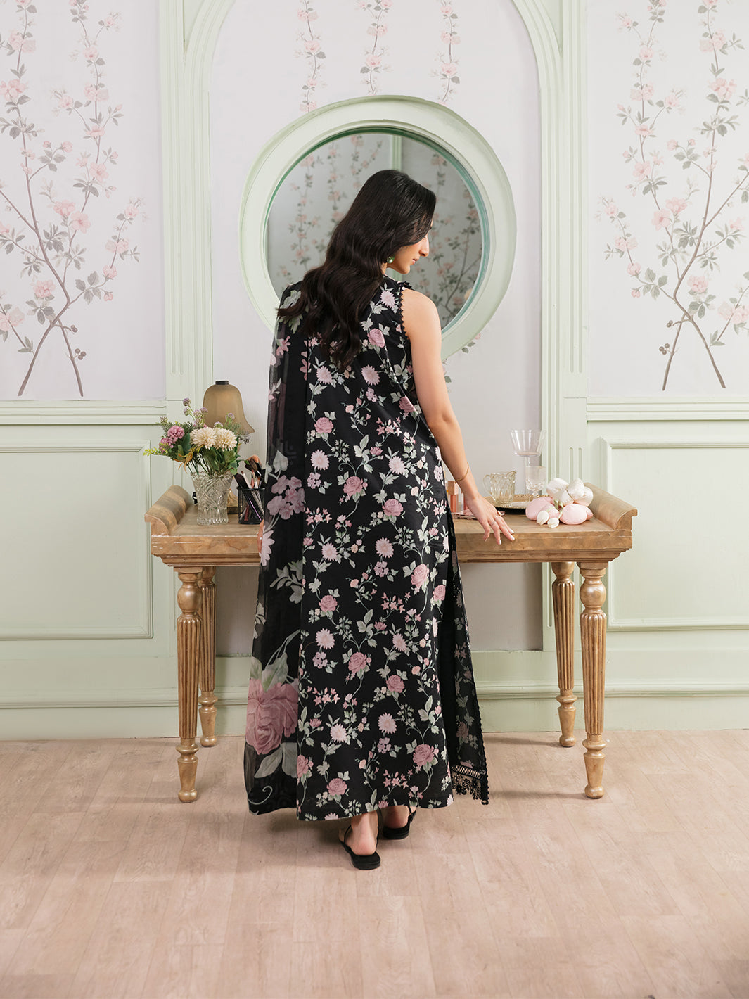 The Meetup by Yards Unstitched Embroidered Lawn 3 Piece Suit The Compliment Casual Collection