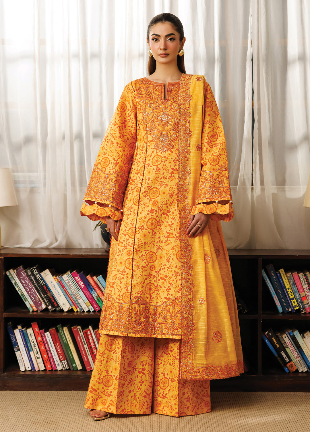 Leila by Mahnur Unstitched Embroidered Lawn 3 Piece Suit MN26ULL L-08 - Summer Collection