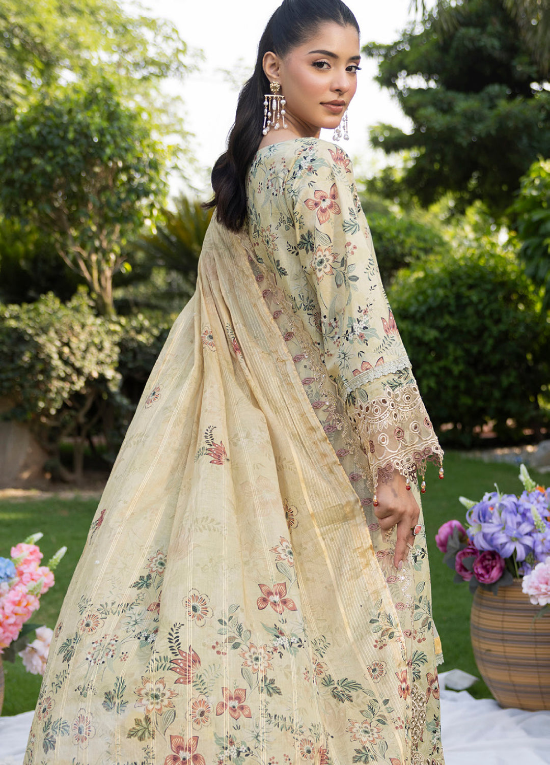 Al Zohaib Applique Kari Unstitched Embroidered Lawn 3 Piece Suit AZ26UAL D-02 - Casual Collection