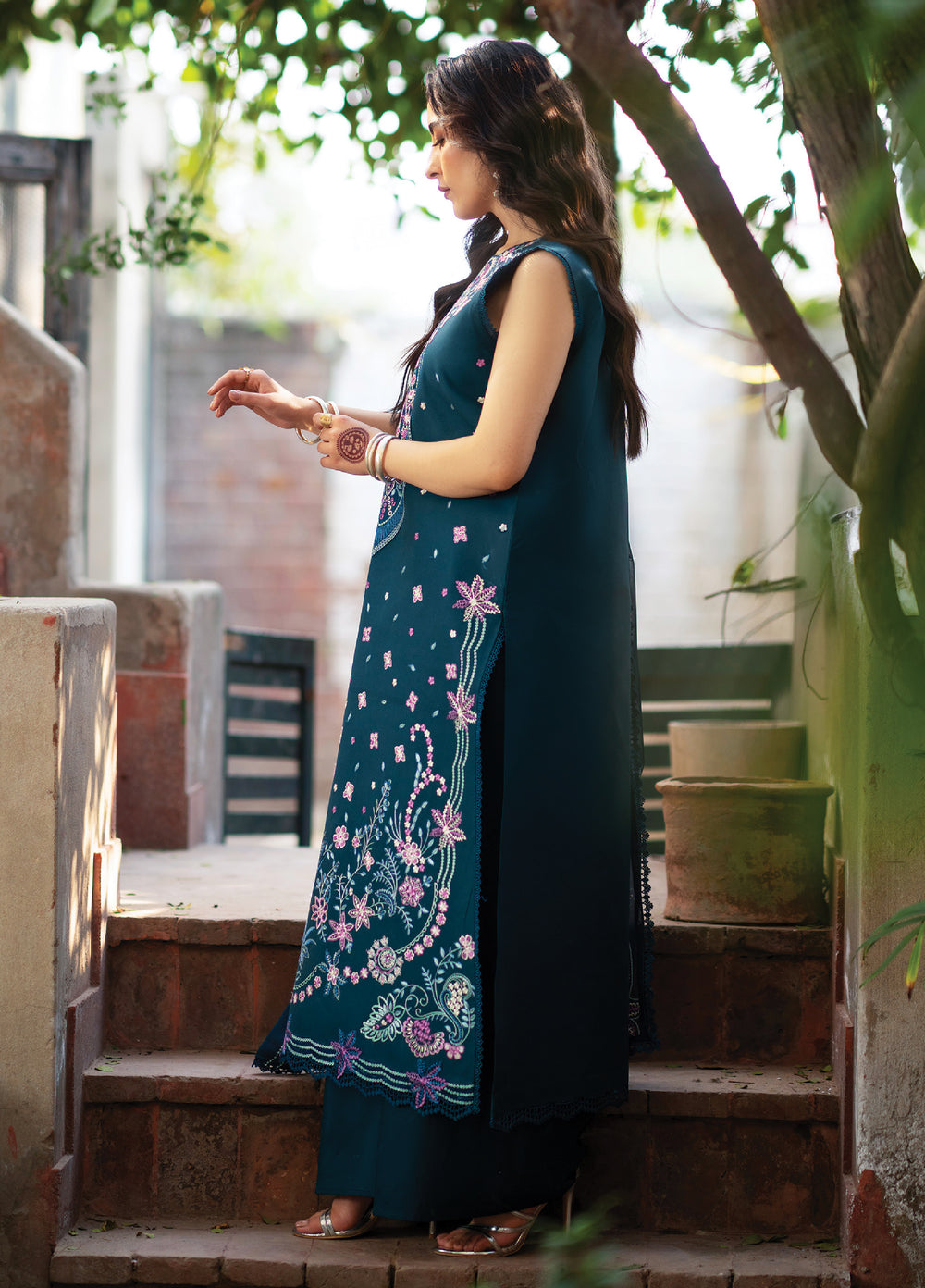 Satrangi by Mahnur Unstitched Embroidered Lawn 3 Piece Suit MN26ULS S-03 - Summer Collection