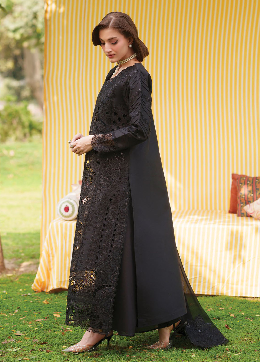 Nilofer by Mahnur Unstitched Embroidered Luxury Lawn 3 Piece Suit MN26ULN N-14 - Summer Collection