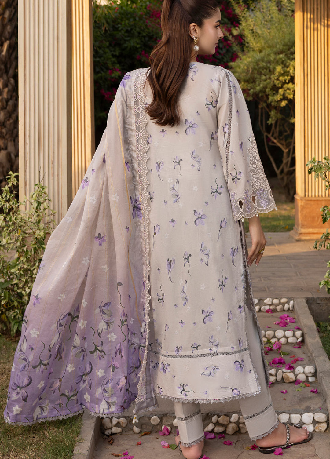 Al Zohaib Applique Kari Unstitched Embroidered Lawn 3 Piece Suit AZ26UAL D-09 - Casual Collection