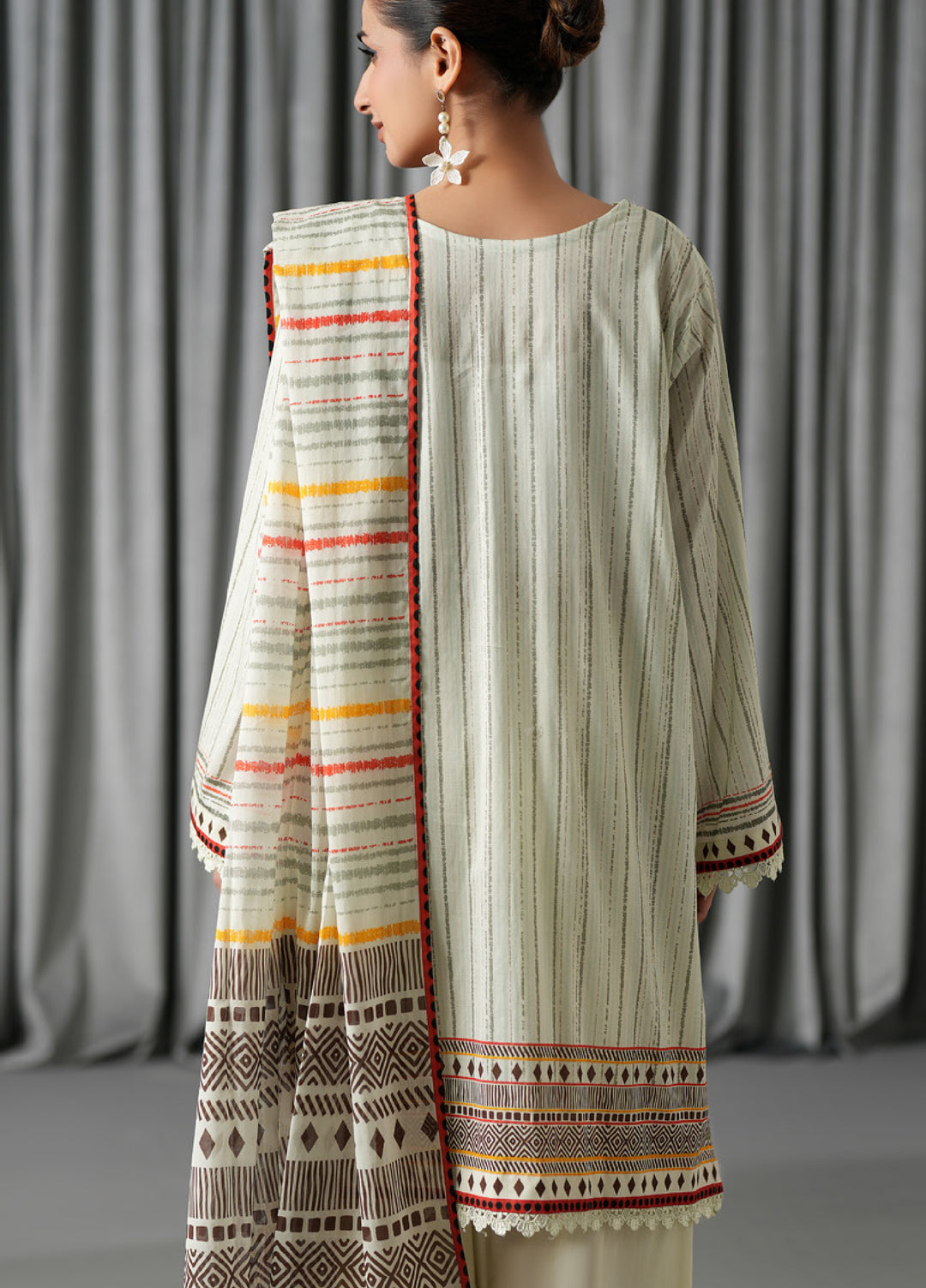 Salina by Regalia Textile Unstitched Printed Lawn 3 Piece Suit RG26US D-10 - Summer Collection