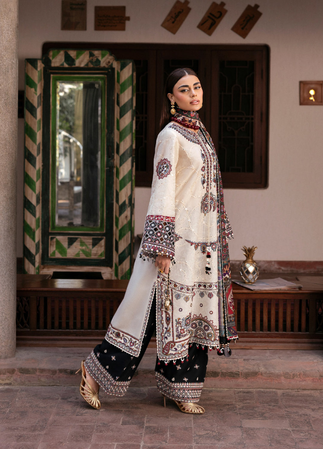 Shahkaar by Jazmin Unstitched Embroidered Lawn 3 Piece Suit JZ26USE SL26-D02 - Eid Collection