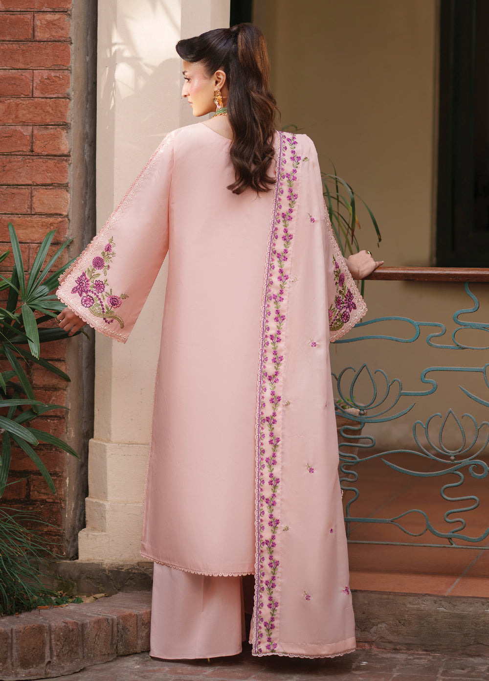 Fiona by Mahnur Unstitched Embroidered Lawn 3 Piece Suit MN26UFL F-01 - Summer Collection