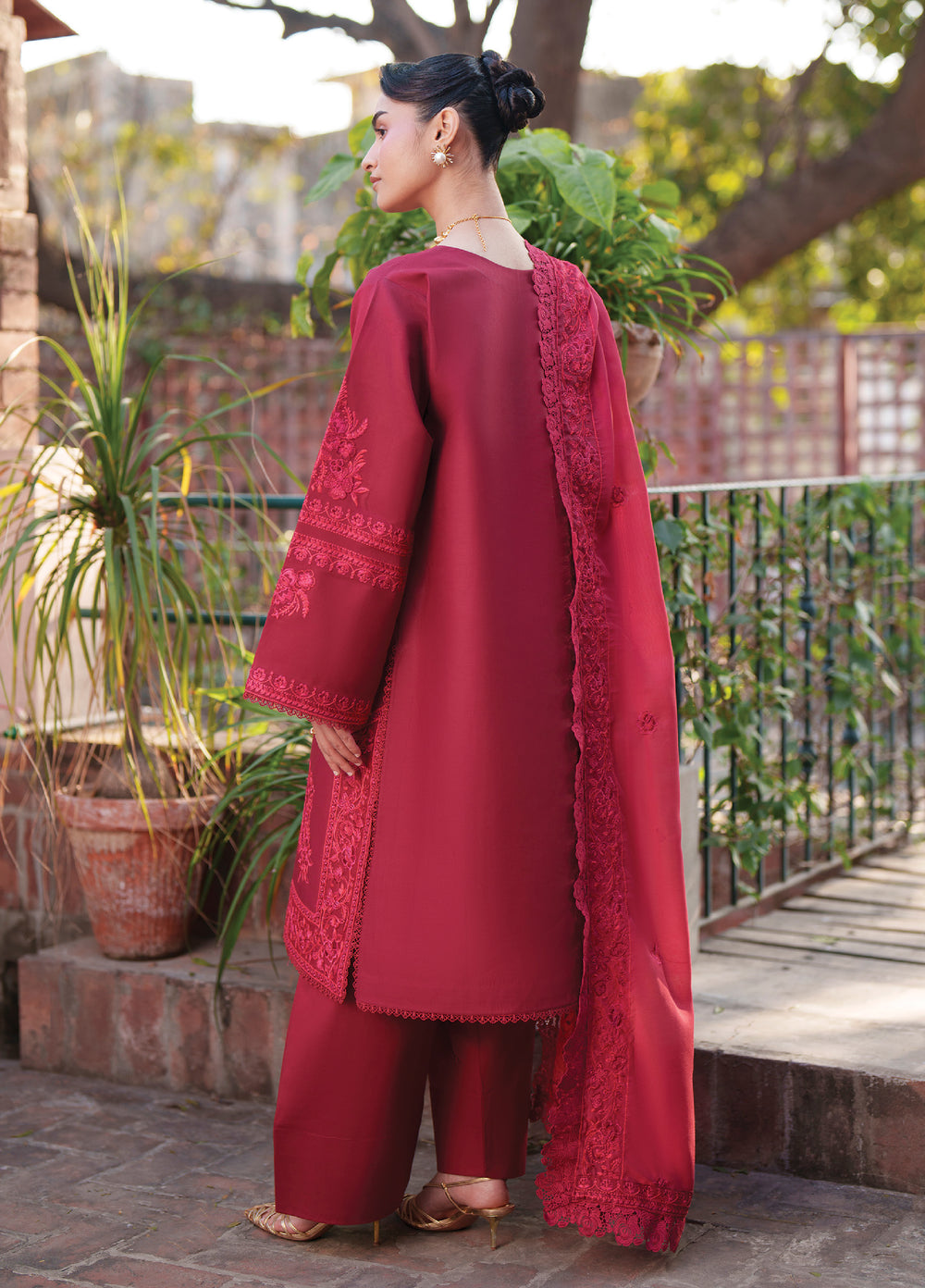 Fiona by Mahnur Unstitched Embroidered Lawn 3 Piece Suit MN26UFL F-07 - Summer Collection