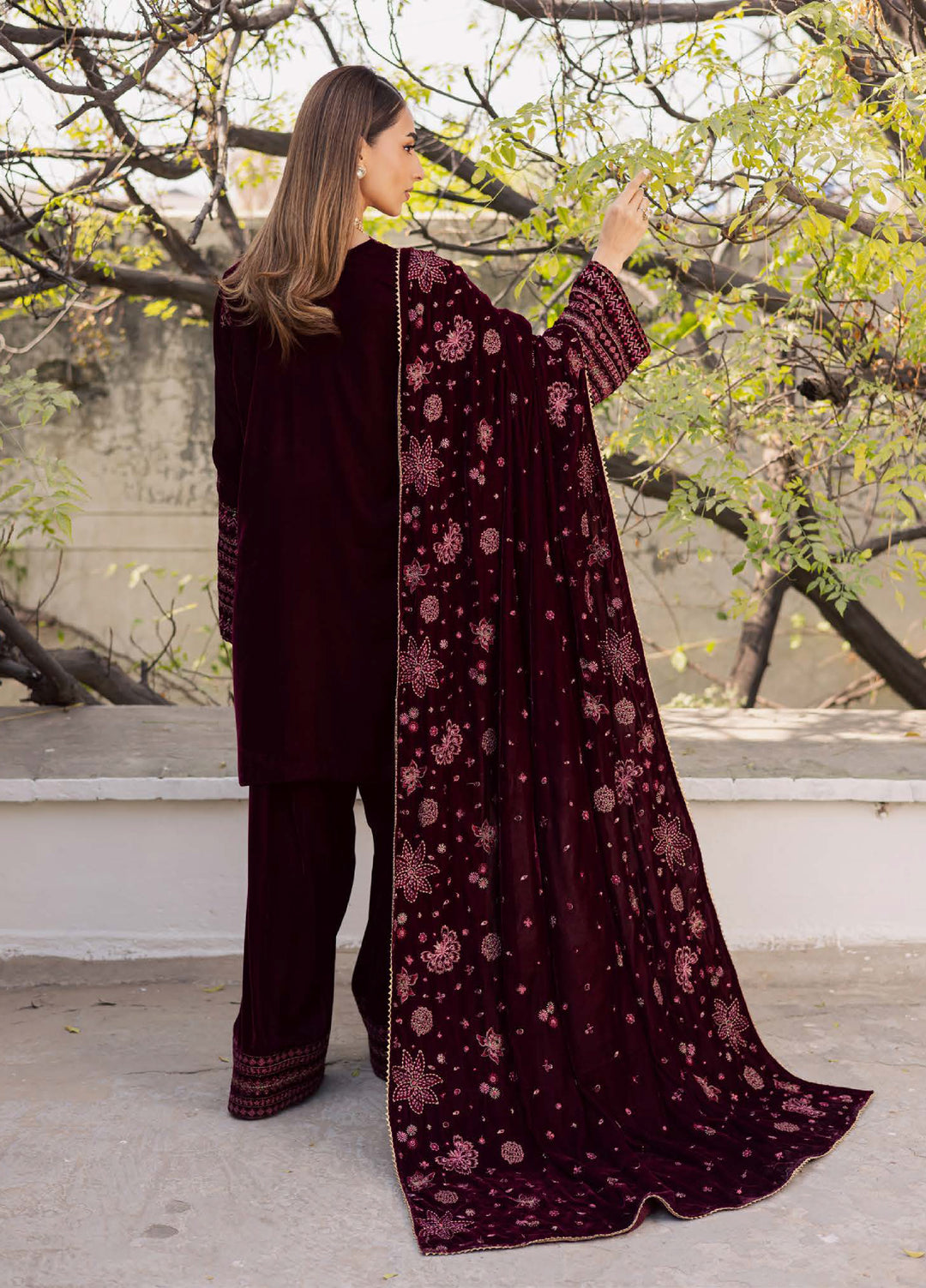 Nureh Maya Unstitched Velvet Embroidered 3 Piece Suits NU25MF NW-120 - Festive Collection