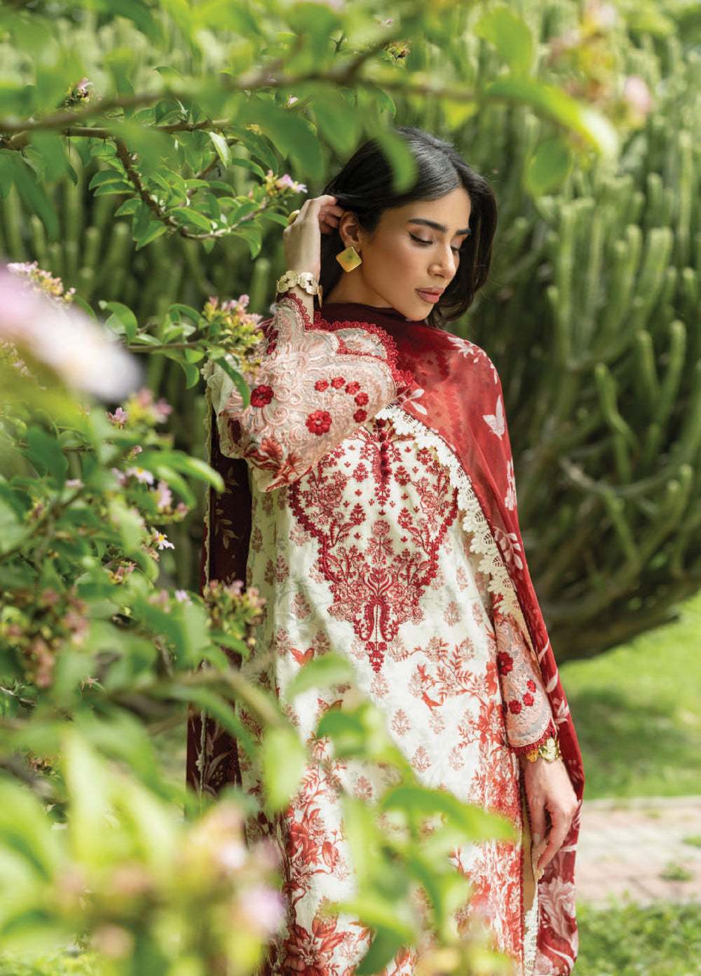 Zainab Chottani Unstitched Embroidered Lawn 3 Piece Suit ZC26ULE Laine 16 - Eid Collection