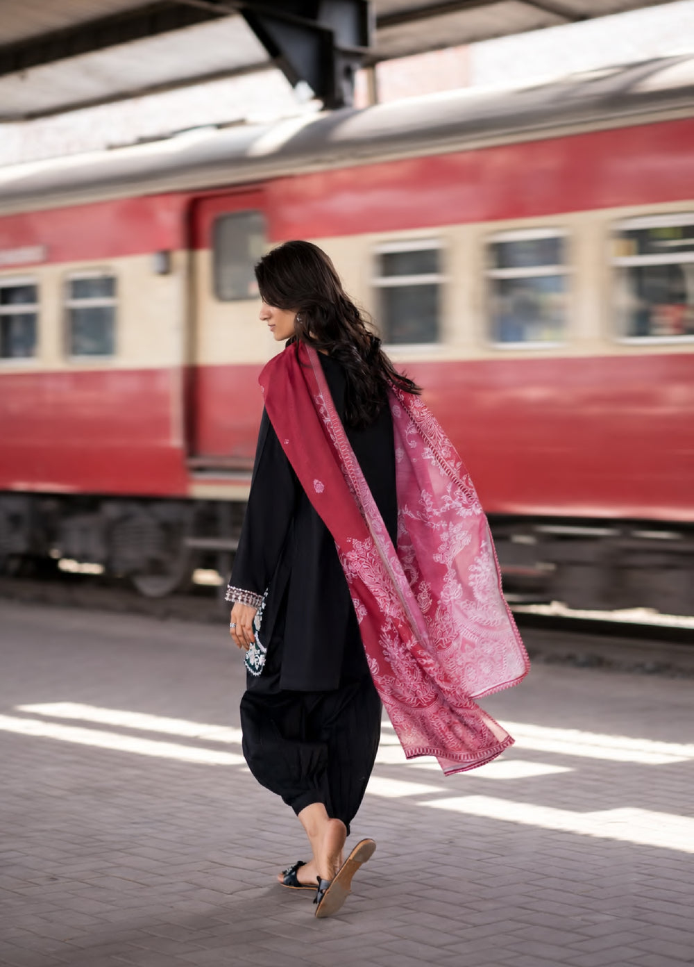 Summer Travels by Casuallite RTW Embroidered Cotton Lawn 3 Piece Suit CL26ULST OUFIT 03 NOIR GRACE - Casual Collection