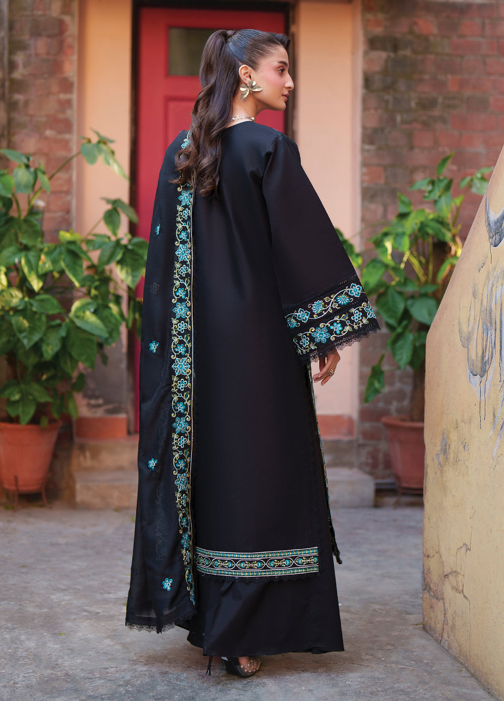 Fiona by Mahnur Unstitched Embroidered Lawn 3 Piece Suit MN26UFL F-11 - Summer Collection