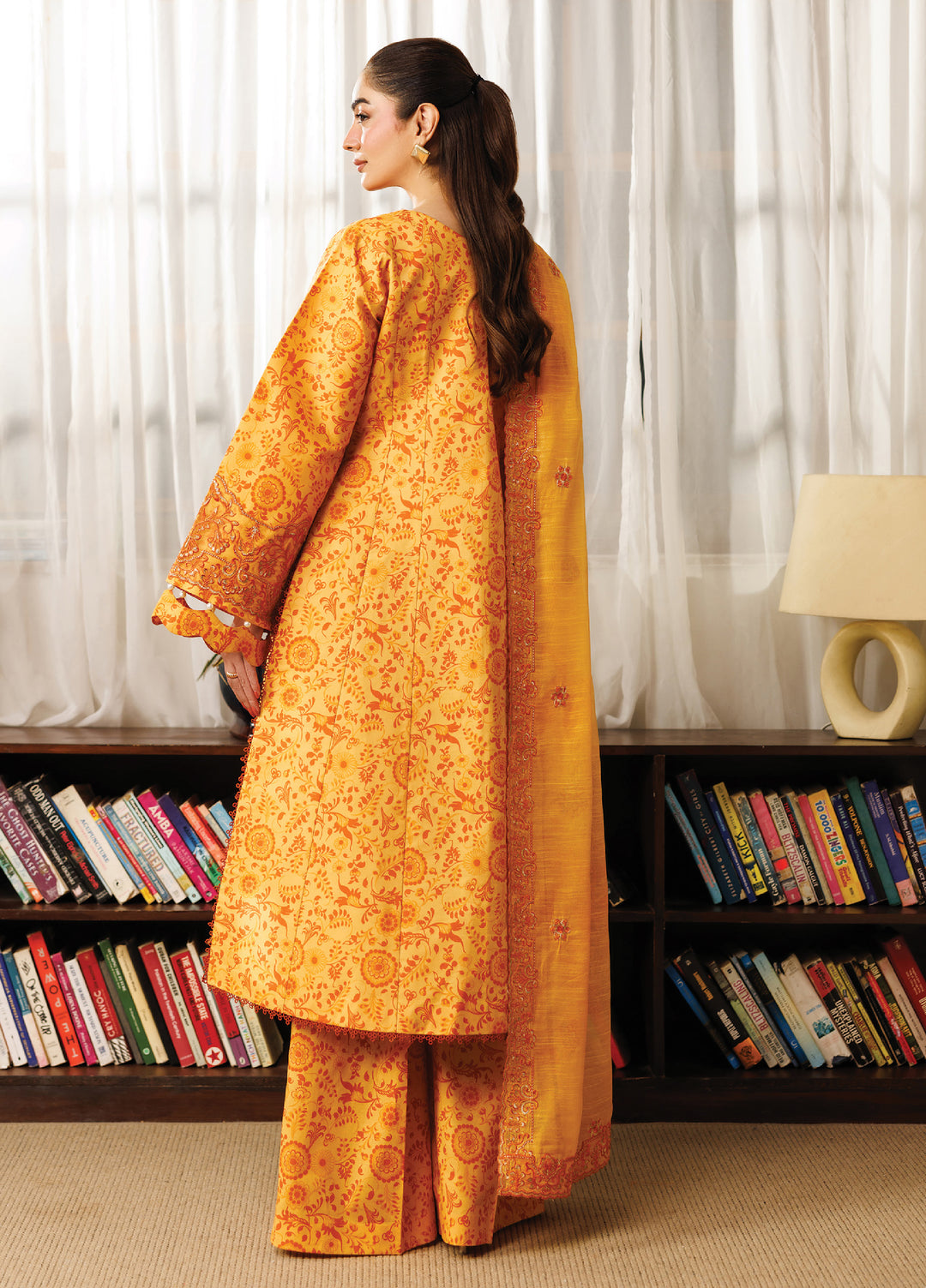 Leila by Mahnur Unstitched Embroidered Lawn 3 Piece Suit MN26ULL L-08 - Summer Collection