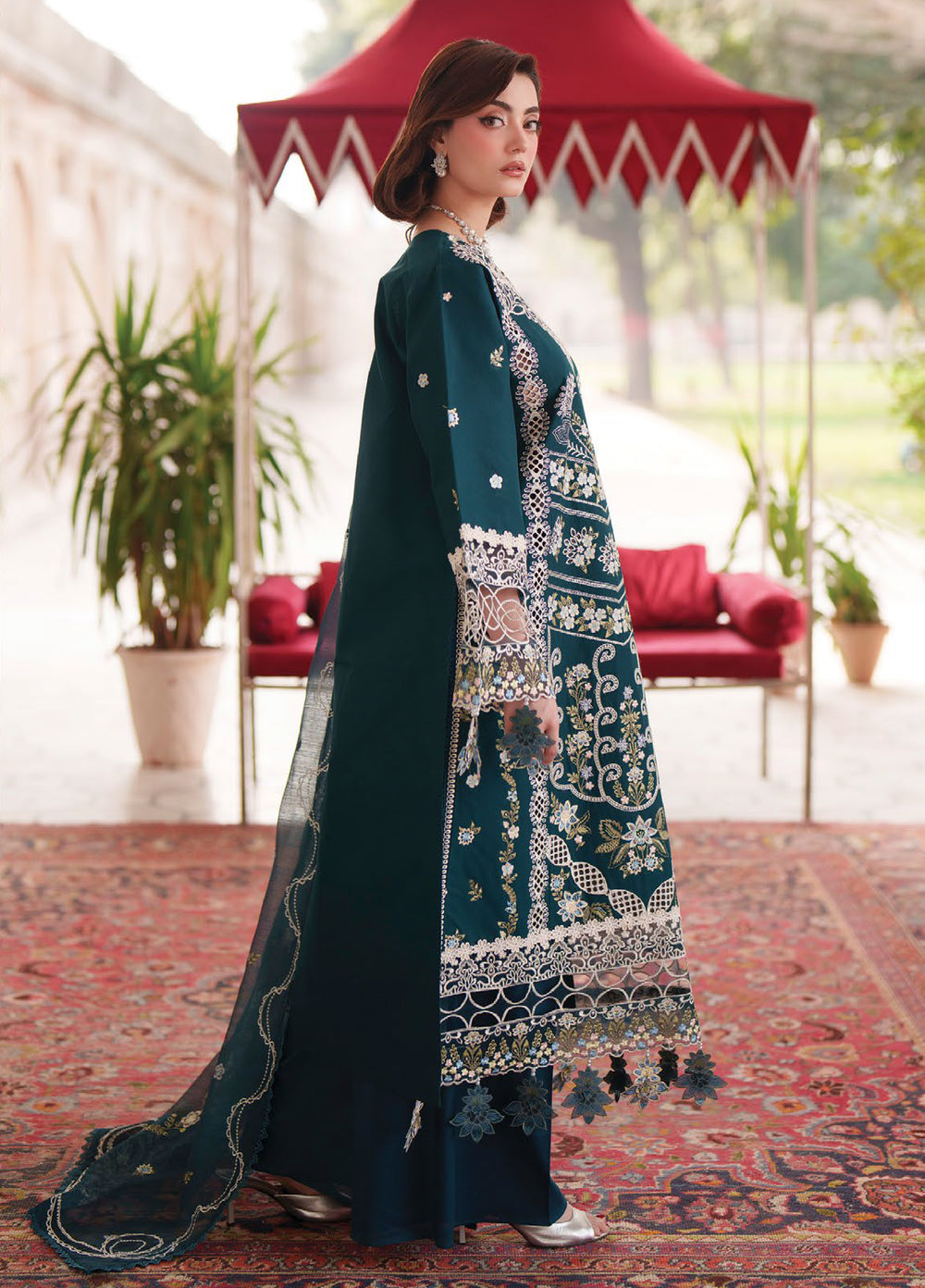 Nilofer by Mahnur Unstitched Embroidered Luxury Lawn 3 Piece Suit MN26ULN N-13 - Summer Collection