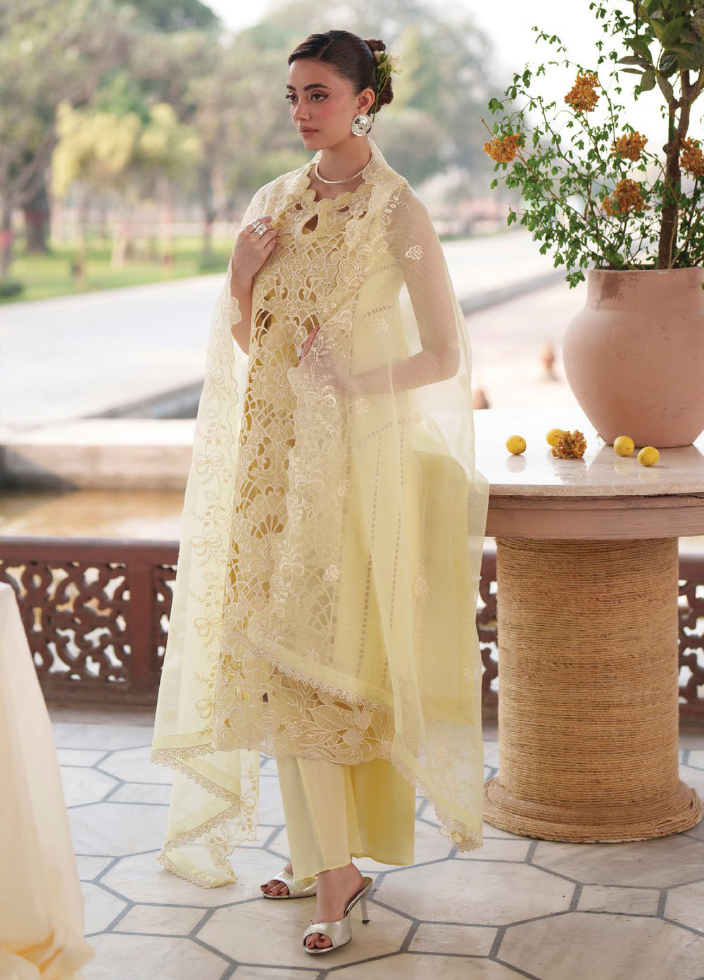 Nilofer by Mahnur Unstitched Embroidered Luxury Lawn 3 Piece Suit MN26ULN N-7 - Summer Collection