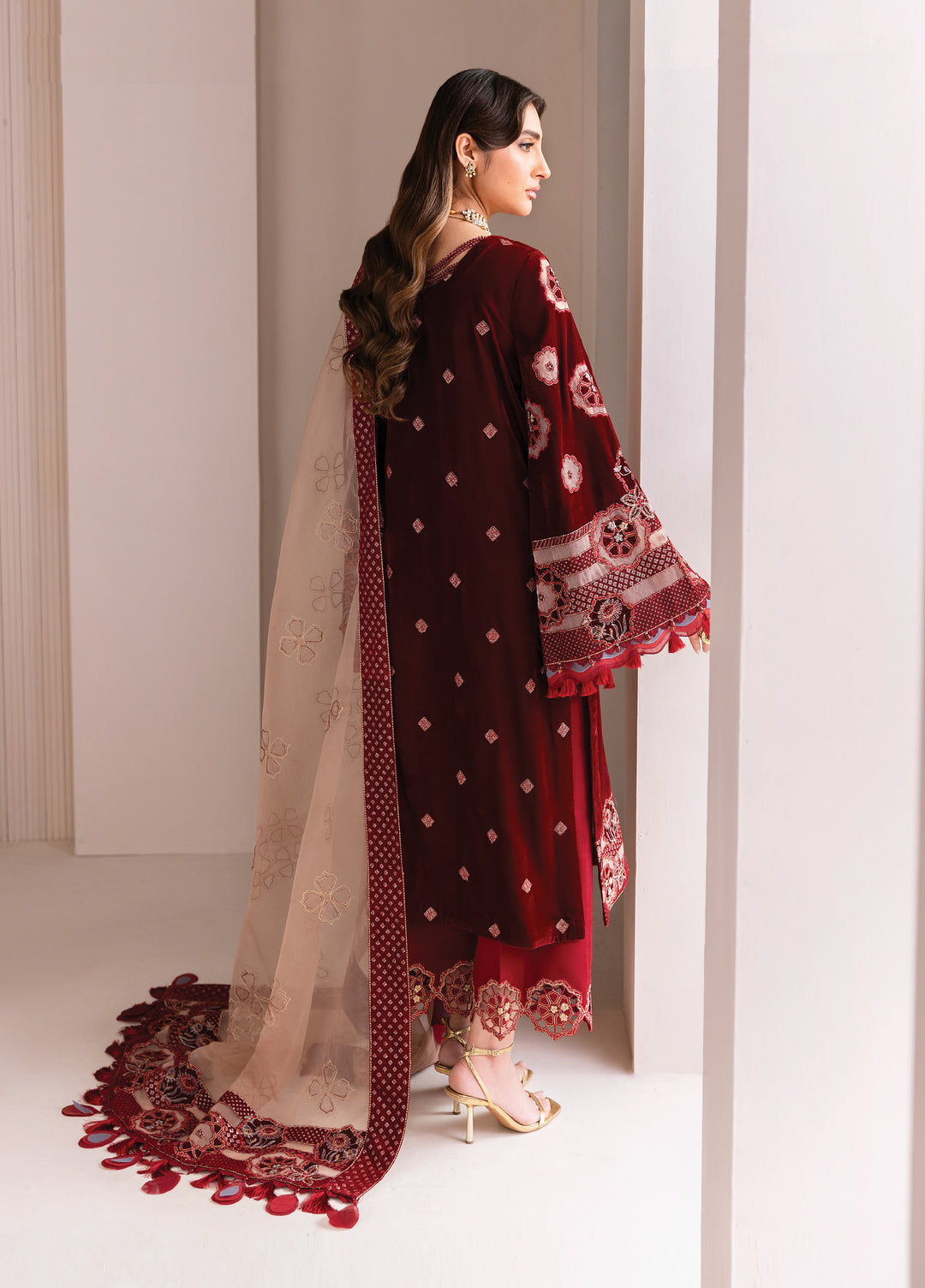 Makhmal by Alizeh Fashion Unstitched Luxury Velvet Embroidered 3 Piece Suits AFB25MV AF-VLT-2226-VELZARI - Festive Collection
