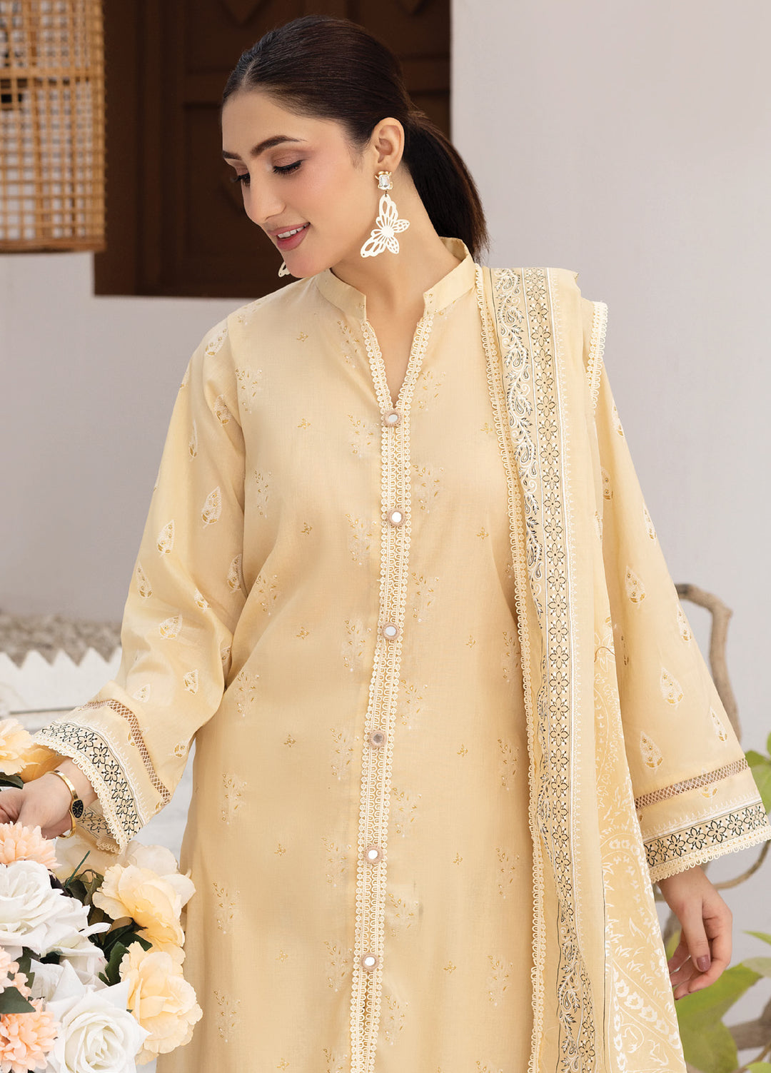 Regalia Textiles Premium Printed Gold Paste Unstitched Lawn 3 Piece Suit RG26UPG D-5 - Summer Collection