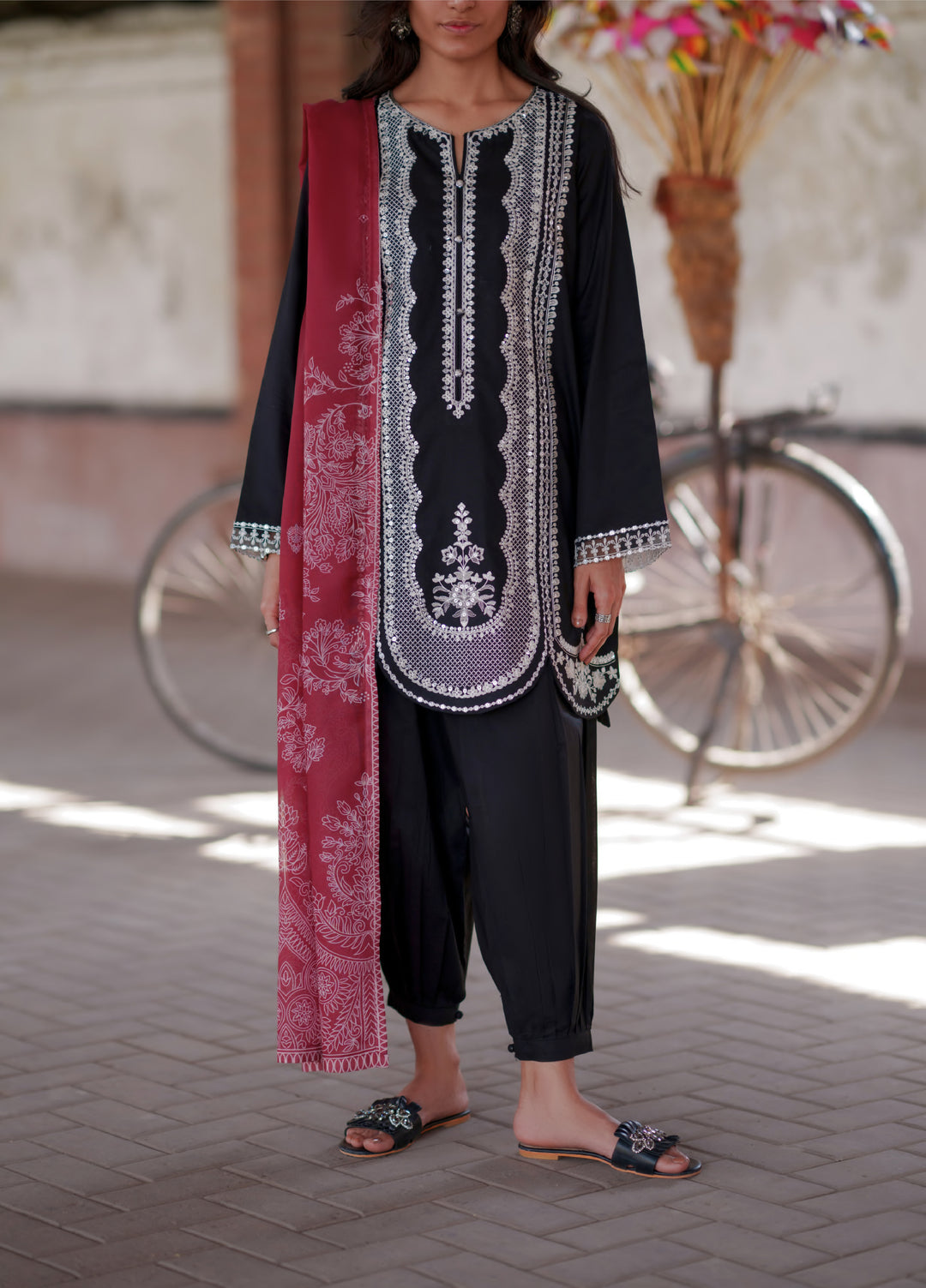 Summer Travels by Casuallite RTW Embroidered Cotton Lawn 3 Piece Suit CL26ULST OUFIT 03 NOIR GRACE - Casual Collection