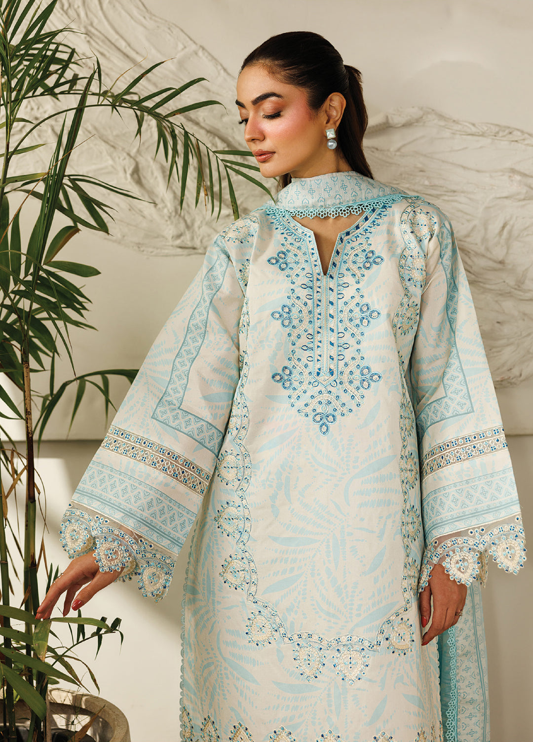 Leila by Mahnur Unstitched Embroidered Lawn 3 Piece Suit MN26ULL L-12 - Summer Collection