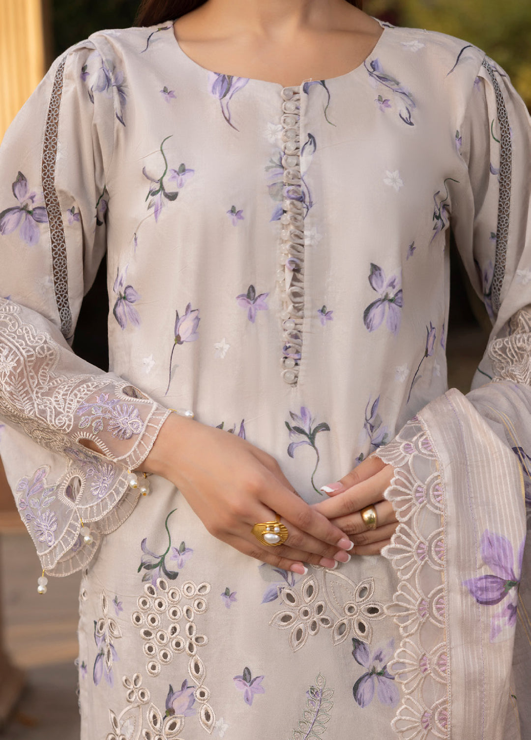 Al Zohaib Applique Kari Unstitched Embroidered Lawn 3 Piece Suit AZ26UAL D-09 - Casual Collection