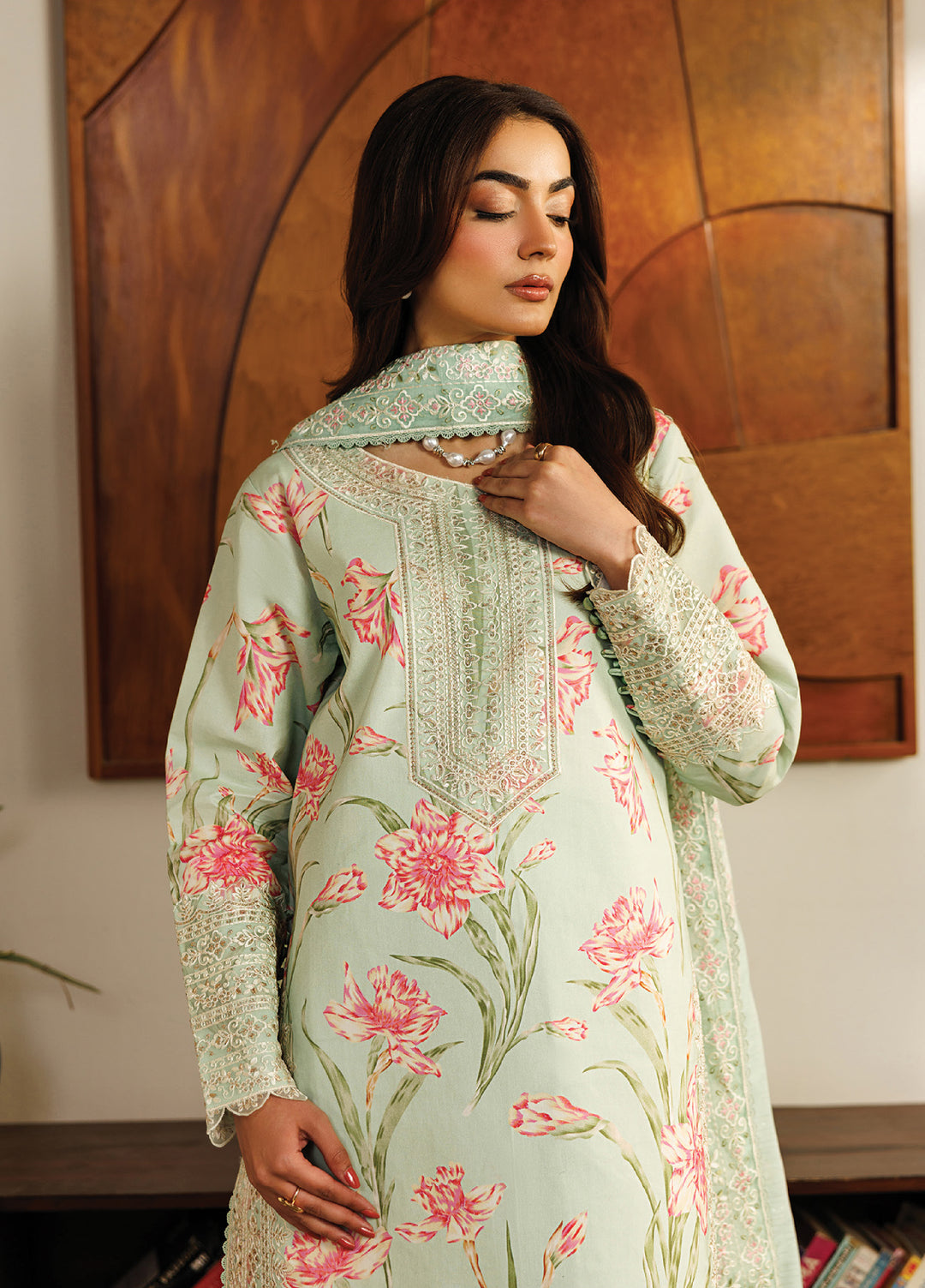 Leila by Mahnur Unstitched Embroidered Lawn 3 Piece Suit MN26ULL L-14 - Summer Collection