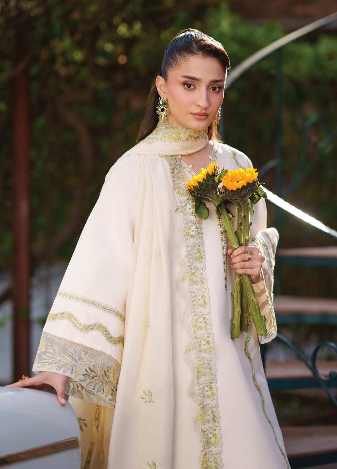 Fiona by Mahnur Unstitched Embroidered Lawn 3 Piece Suit MN26UFL F-03 - Summer Collection