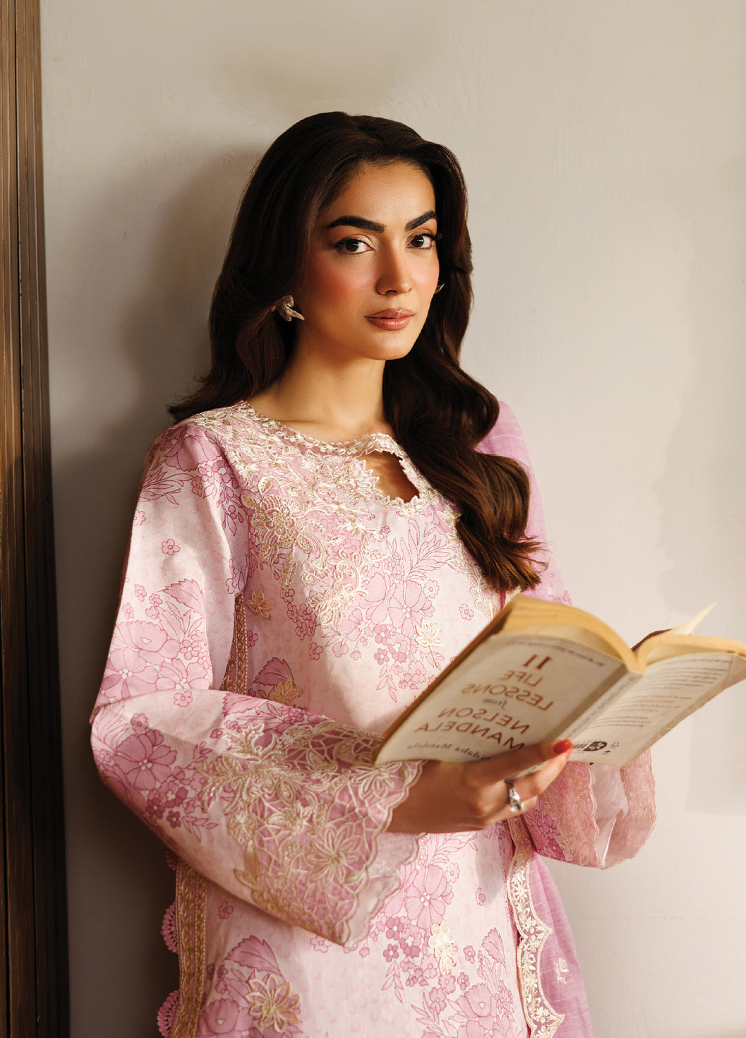 Leila by Mahnur Unstitched Embroidered Lawn 3 Piece Suit MN26ULL L-06 - Summer Collection