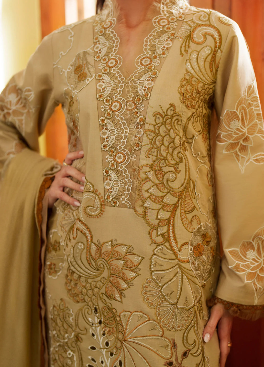 Versa by Asifa and Nabeel Unstitched Embroidered Lawn 3 Piece Suit AN26UVL VUL26-09 Urban Serenity - Festive Collection