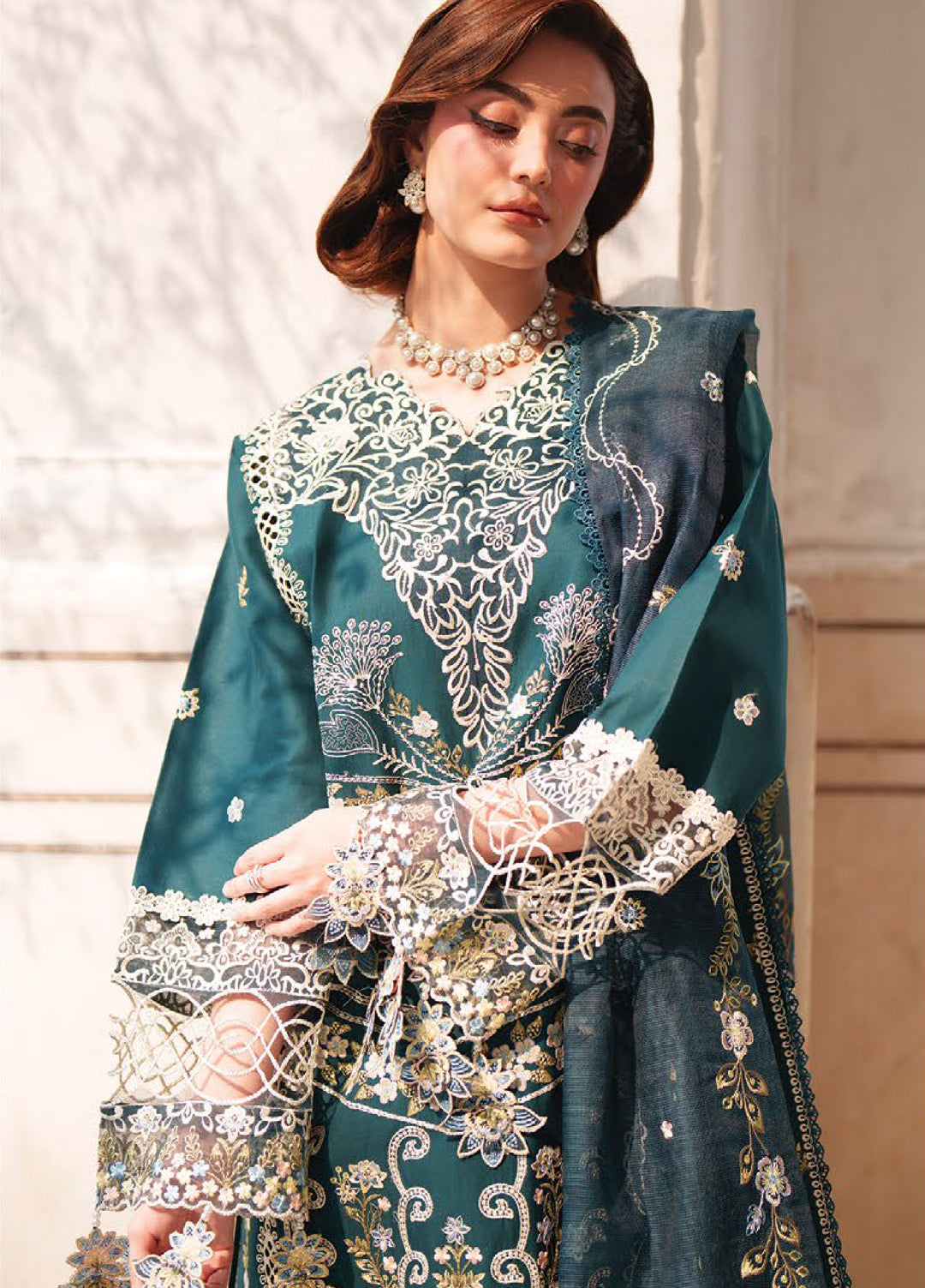 Nilofer by Mahnur Unstitched Embroidered Luxury Lawn 3 Piece Suit MN26ULN N-13 - Summer Collection