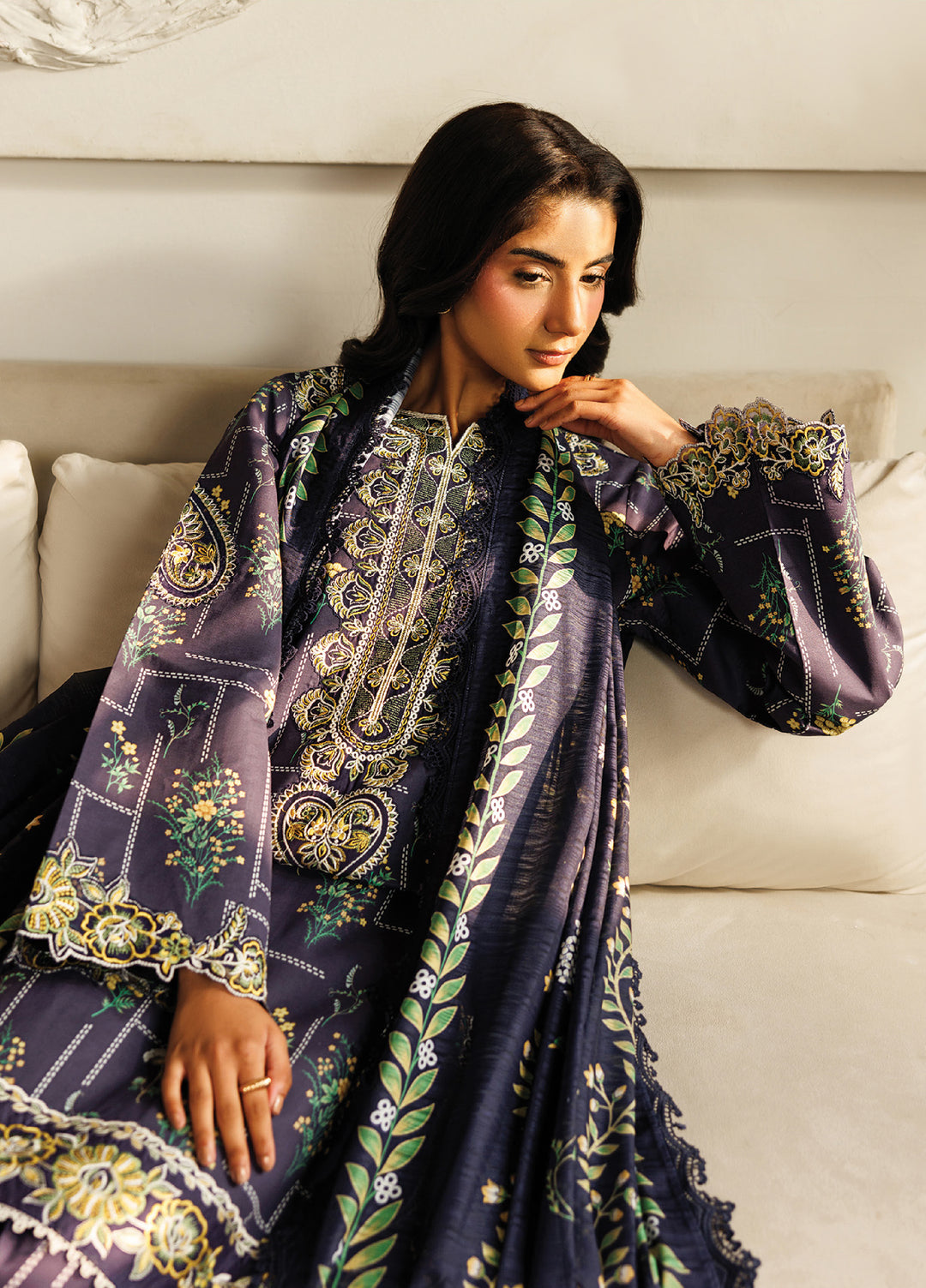 Leila by Mahnur Unstitched Embroidered Lawn 3 Piece Suit MN26ULL L-01 - Summer Collection