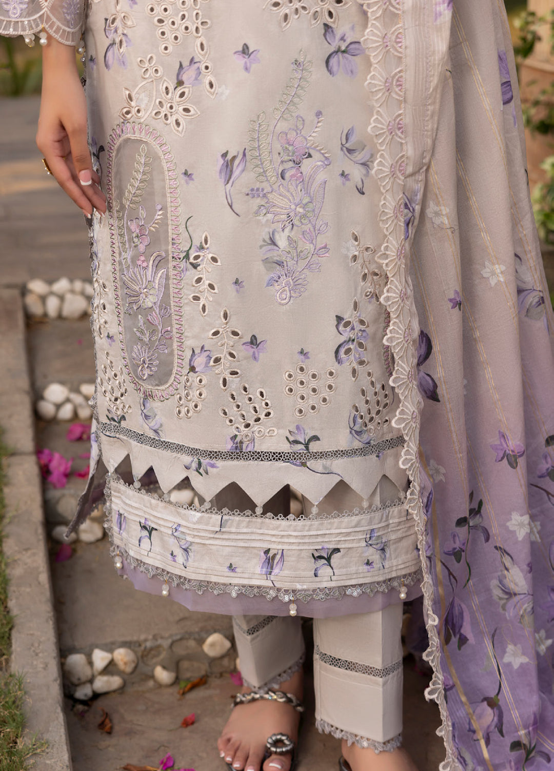 Al Zohaib Applique Kari Unstitched Embroidered Lawn 3 Piece Suit AZ26UAL D-09 - Casual Collection