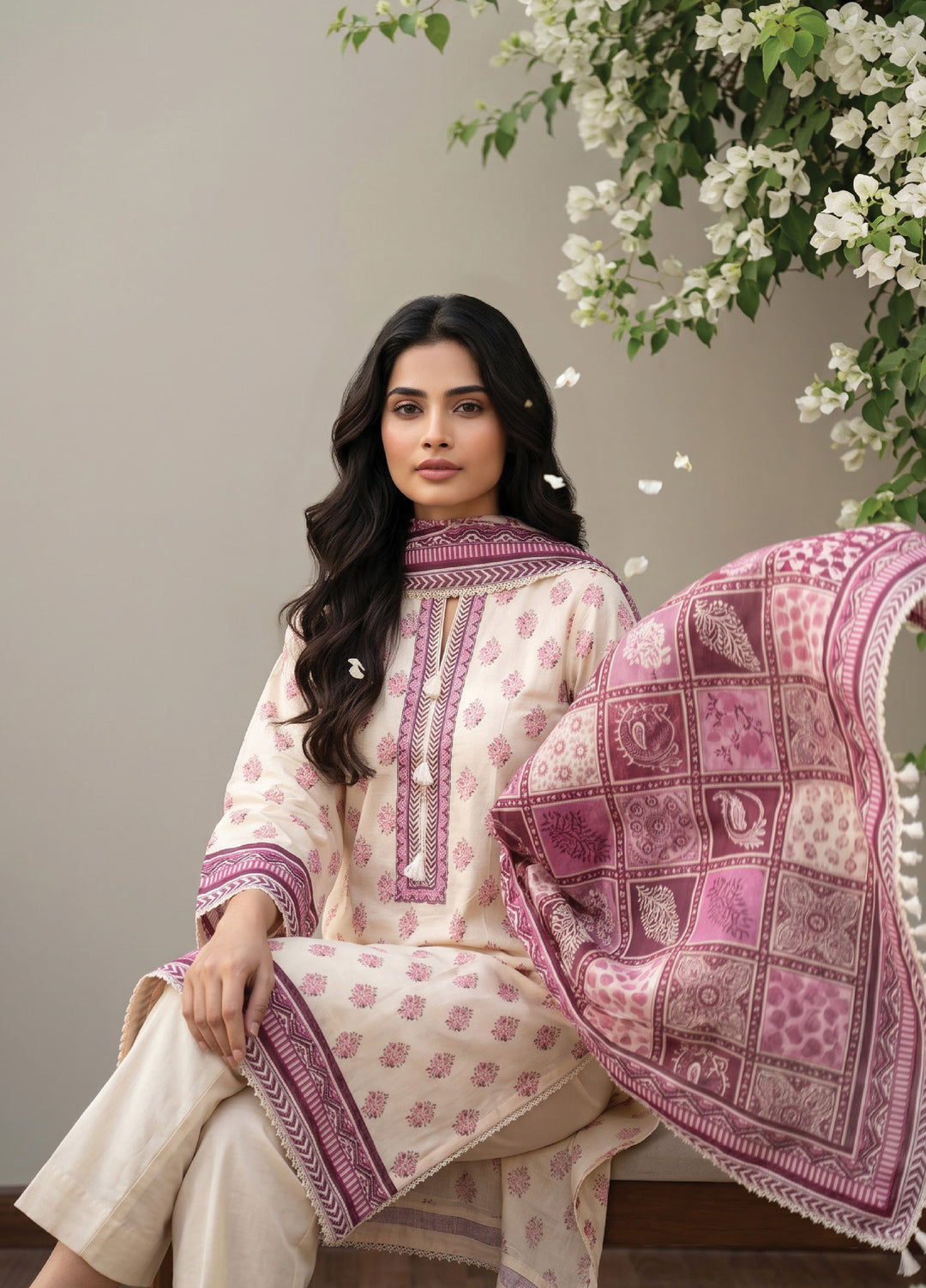 Salina by Regalia Textiles Unstitched Printed Lawn 3 Piece Suit RG26USI D-6 - Casual Collection