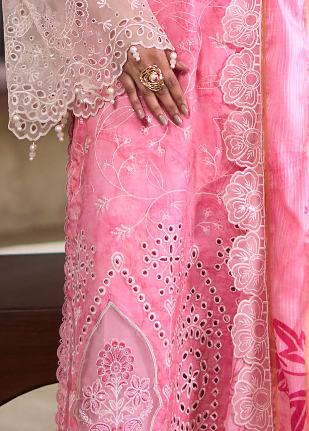 Applique Kari by Al Zohaib Unstitched Embroidered Lawn 3 Piece Suit AZ26AVI D-04 - Summer Collection