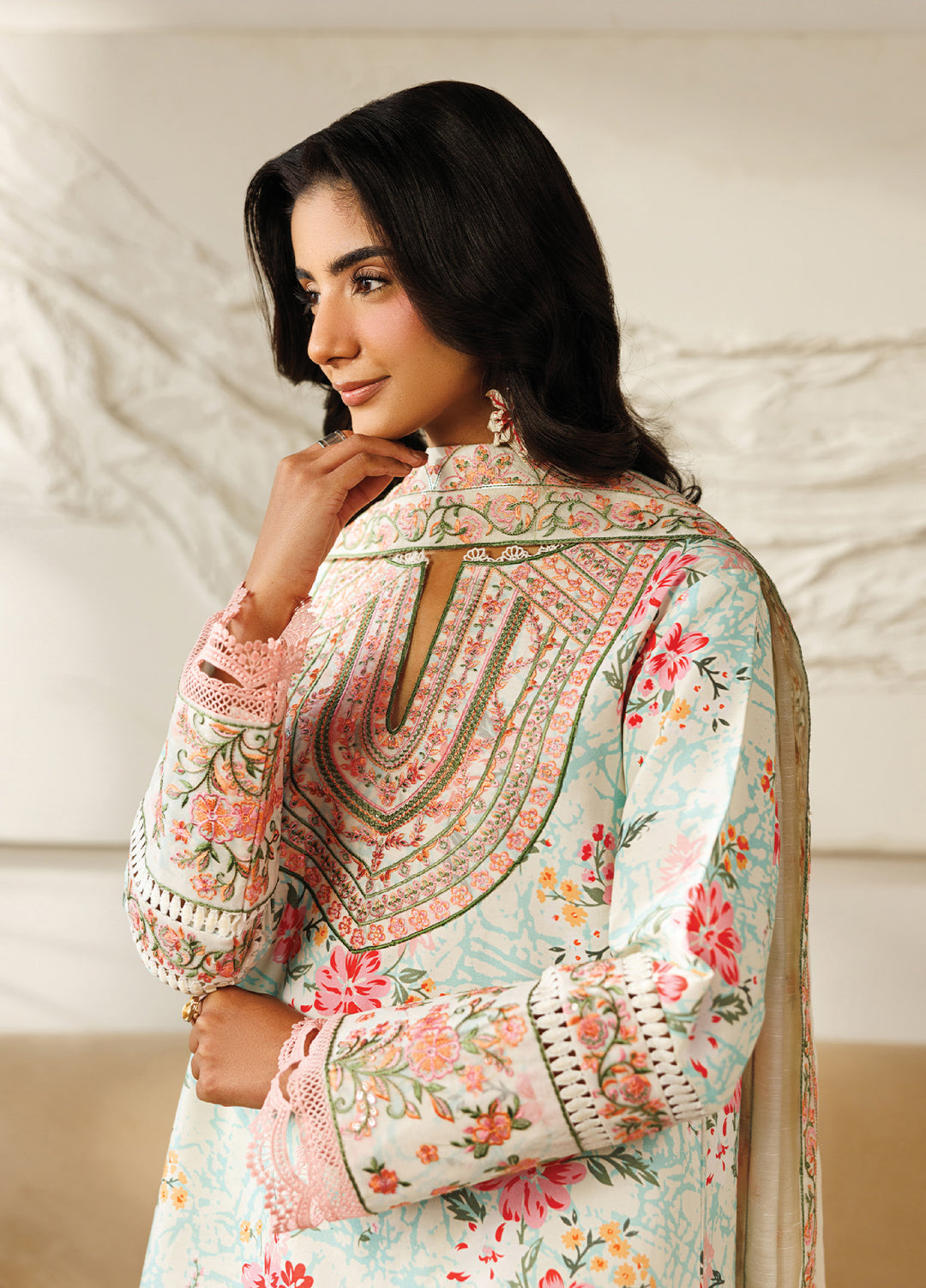 Leila by Mahnur Unstitched Embroidered Lawn 3 Piece Suit MN26ULL L-05 - Summer Collection