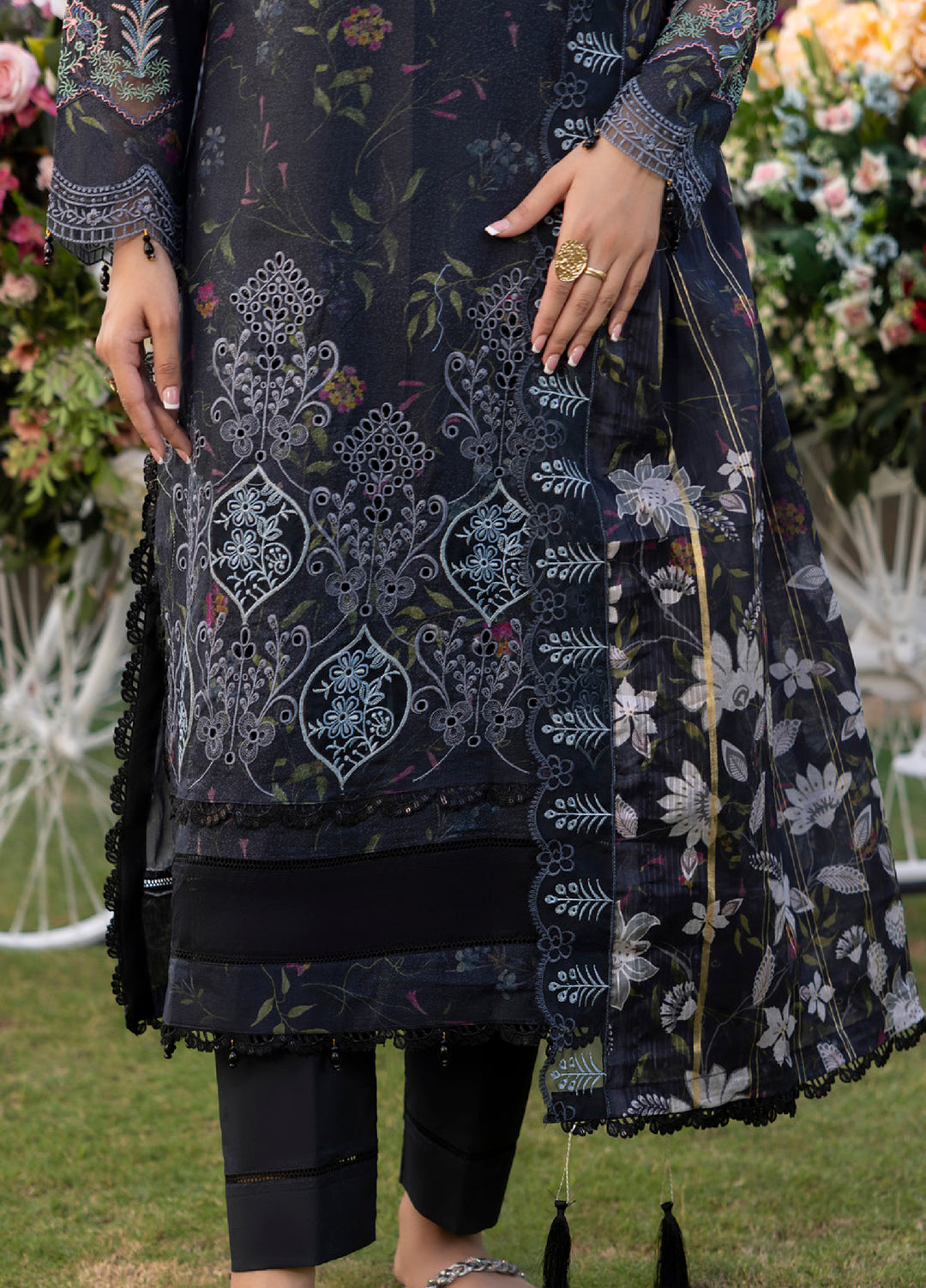 Al Zohaib Applique Kari Unstitched Embroidered Lawn 3 Piece Suit AZ26UAL D-06 - Casual Collection