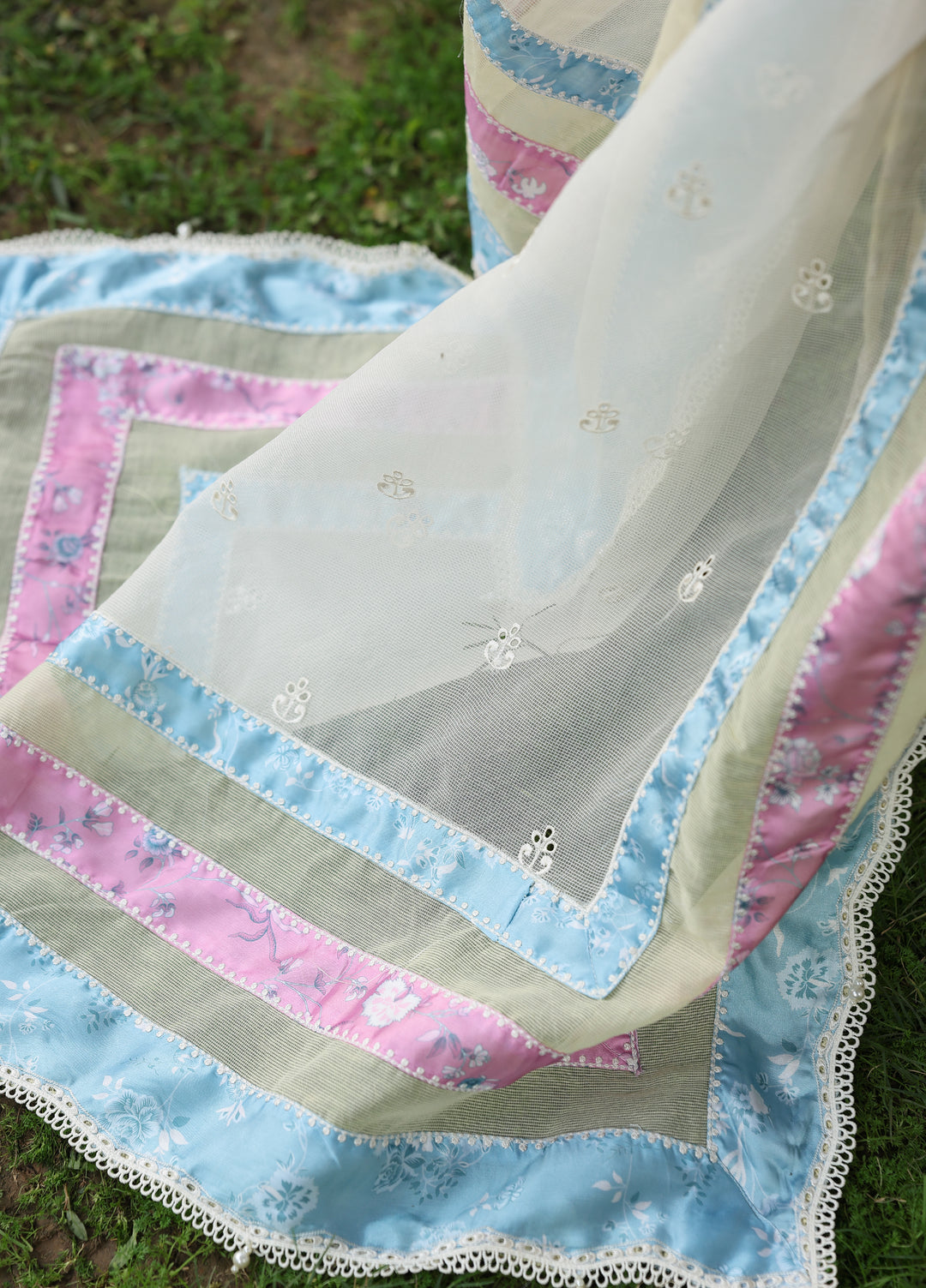 Tales of Petals by Sardinia Unstitched Embroidered Luxury Lawn 3 Pcs Suit SRD26UTP D-3 Daisy Dream - Festive