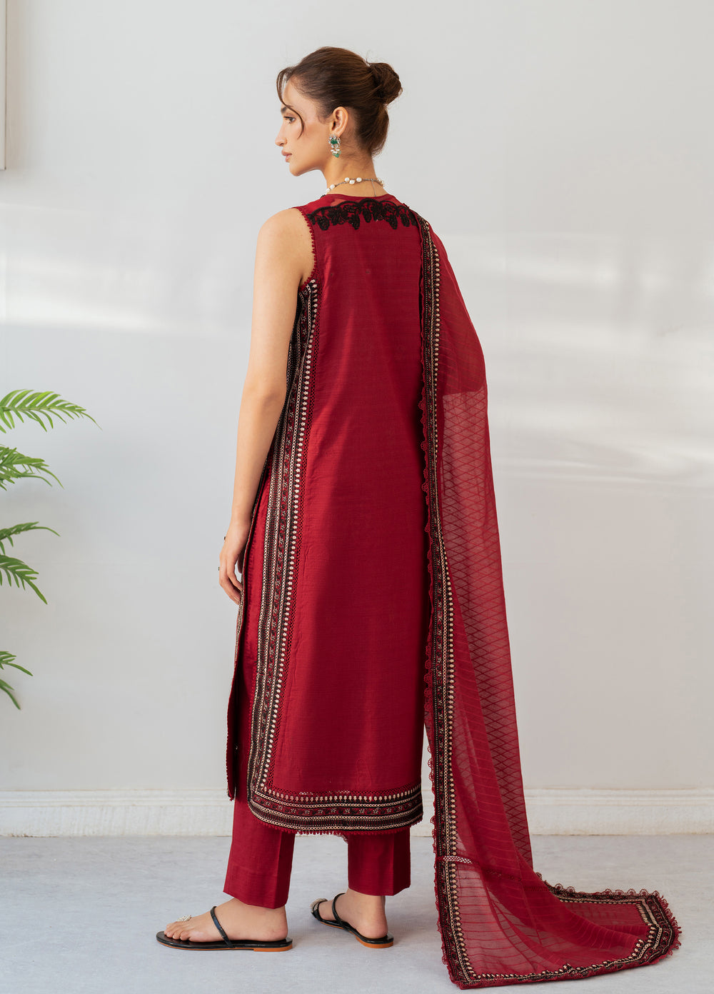 Sera by Mahnur Unstitched Embroidered Lawn 3 Piece Suit MN26USL SP-09 - Festive Collection