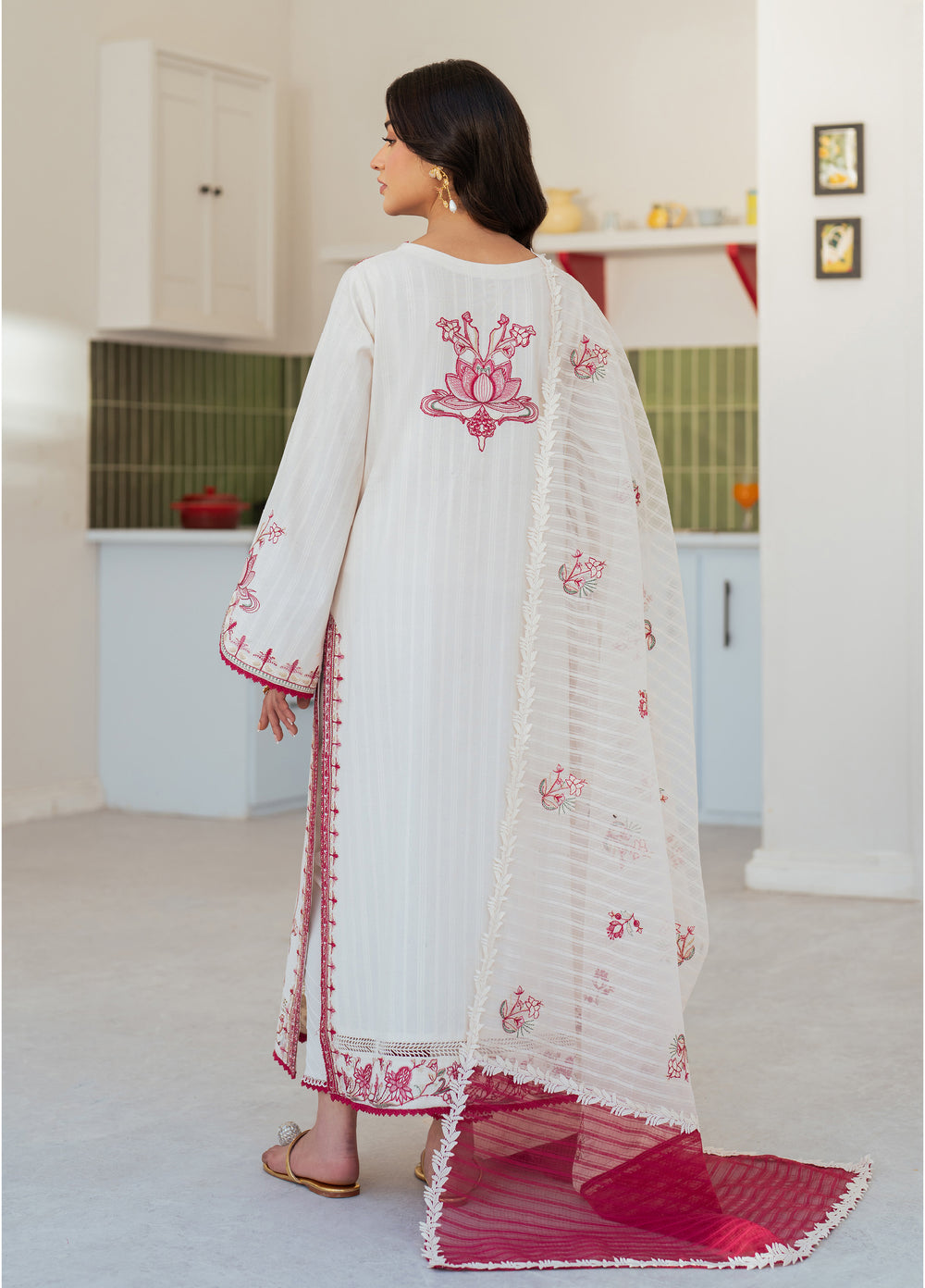 Sera by Mahnur Unstitched Embroidered Lawn 3 Piece Suit MN26USL SP-05 - Festive Collection