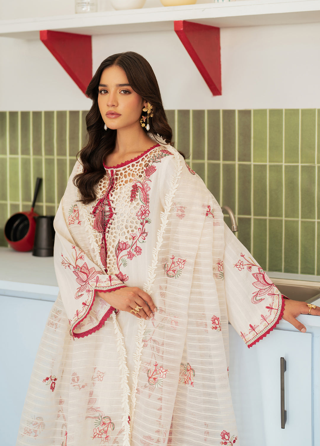 Sera by Mahnur Unstitched Embroidered Lawn 3 Piece Suit MN26USL SP-05 - Festive Collection